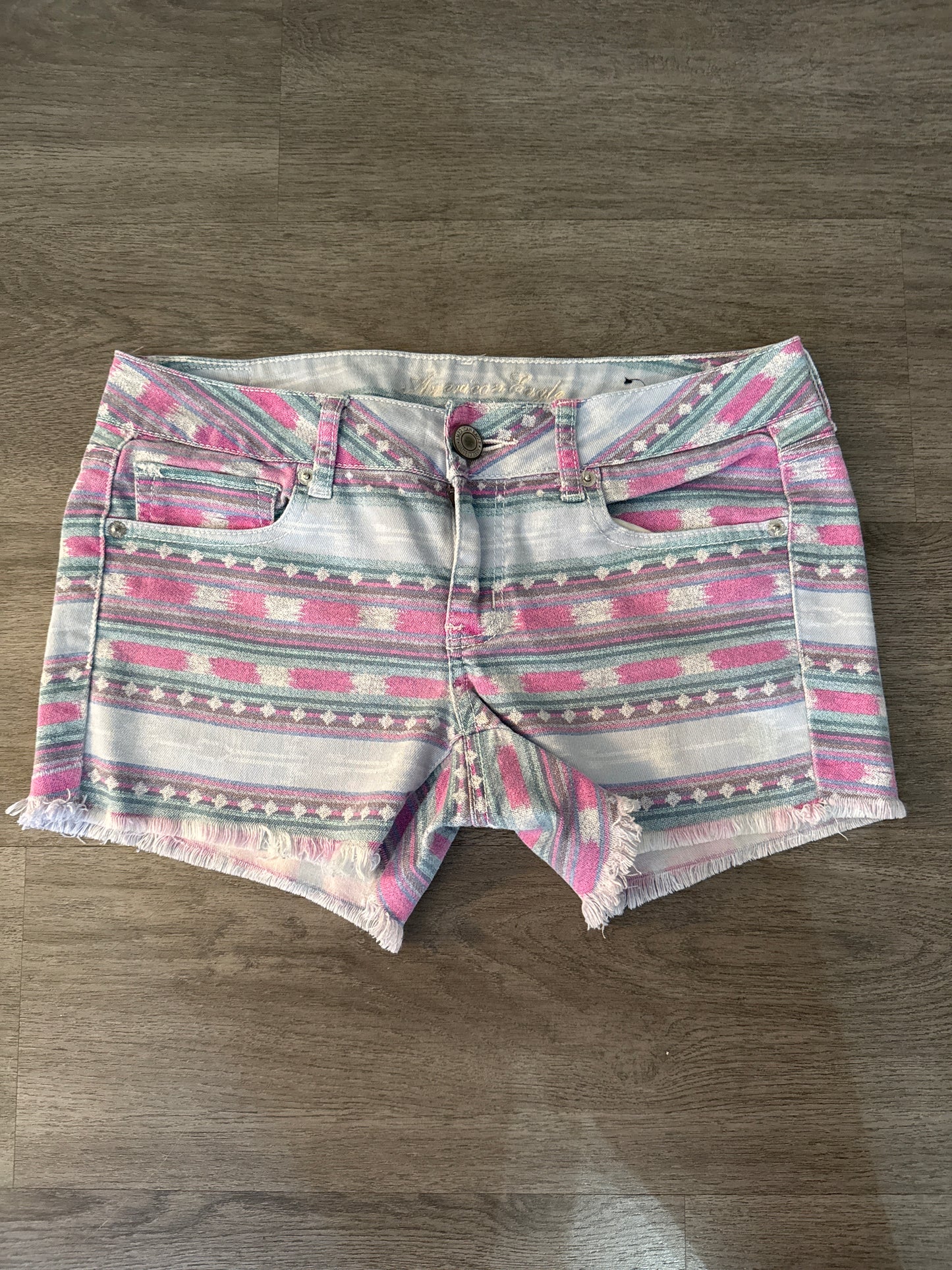 6 American Eagle Pink Aztec Print Shorts