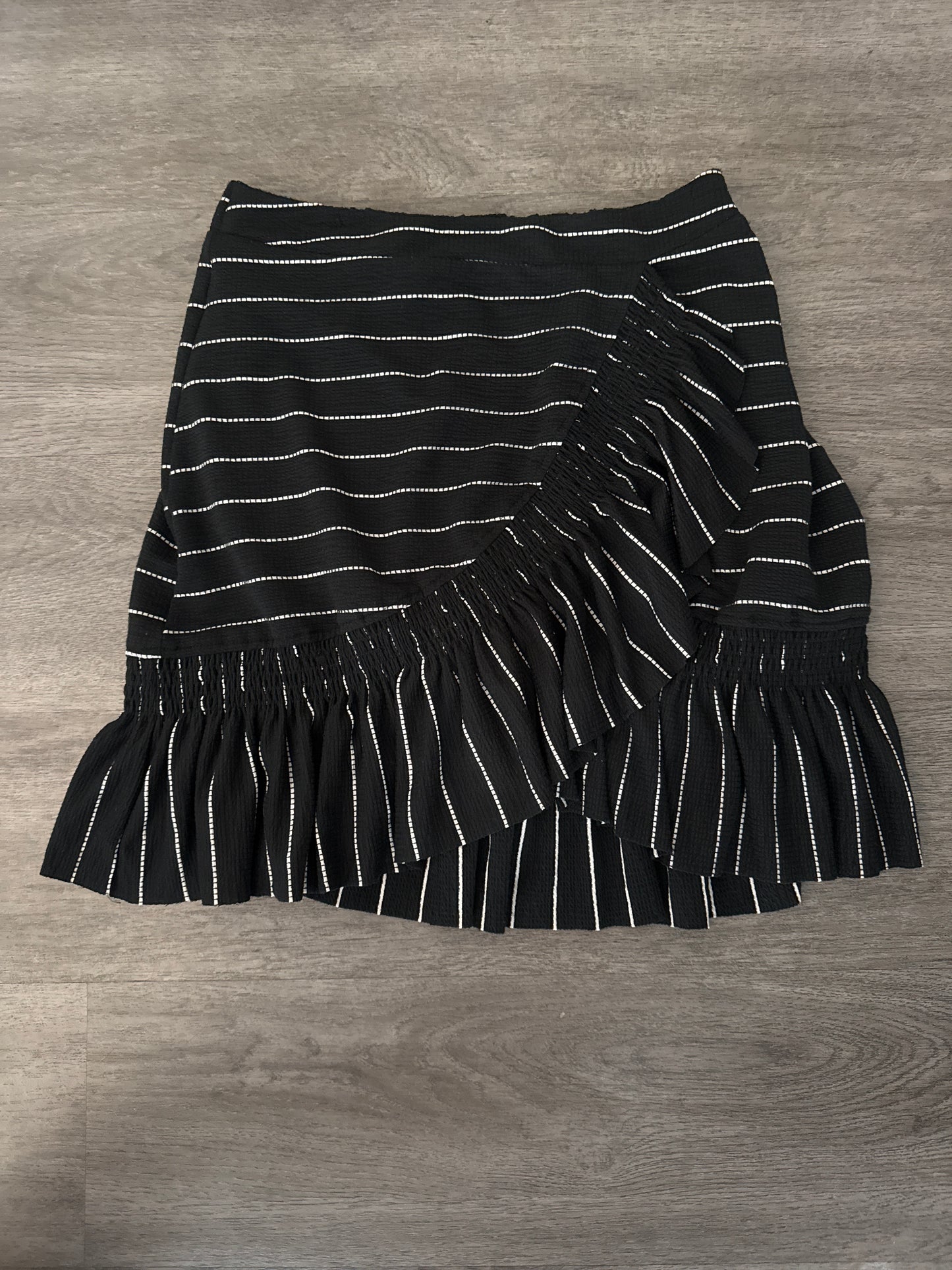 M NWT Moon River Black w/White Stripes Skirt