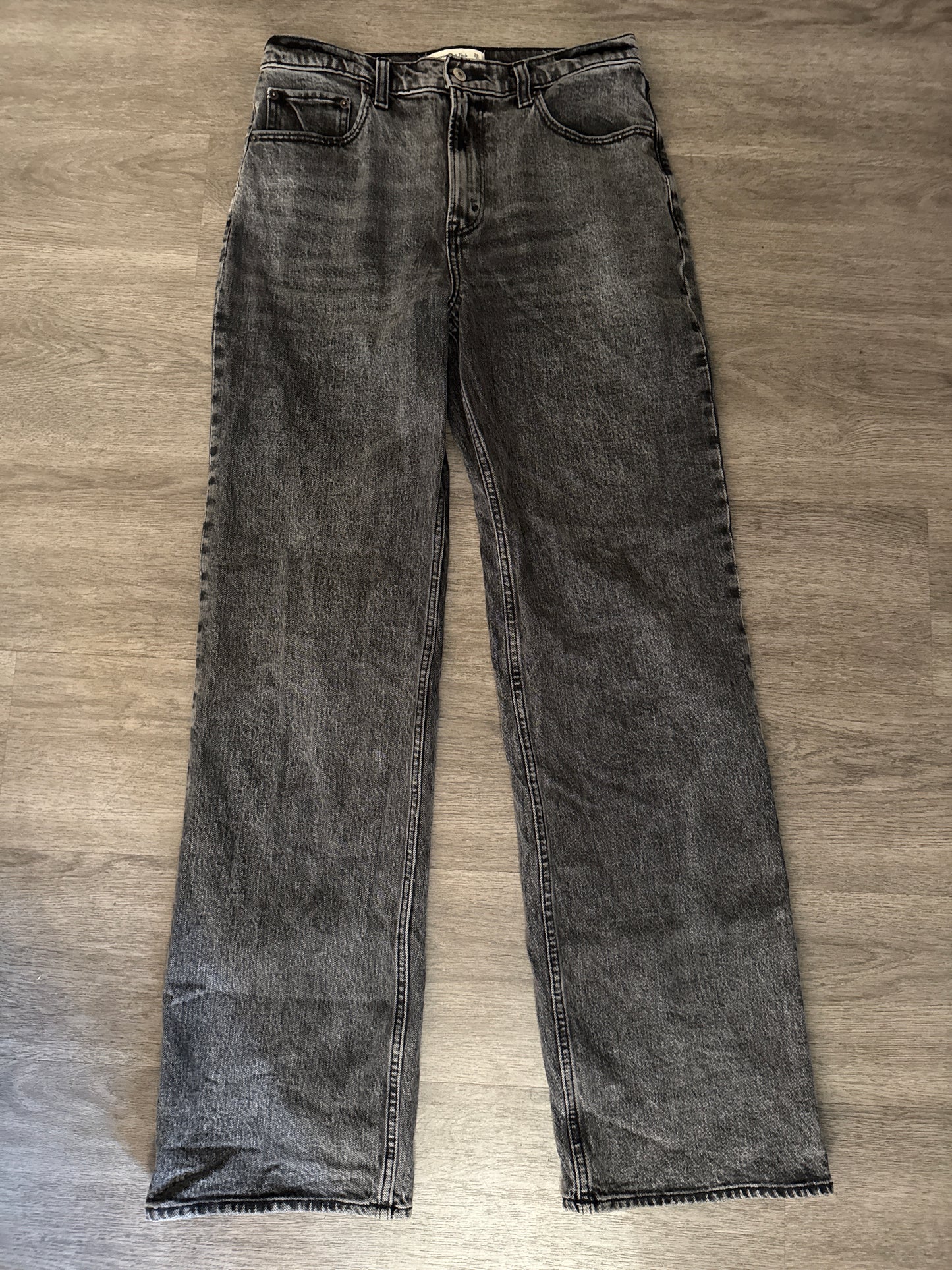 28/6 Abercrombie & Fitch The 90’s Relaxed Black Jeans