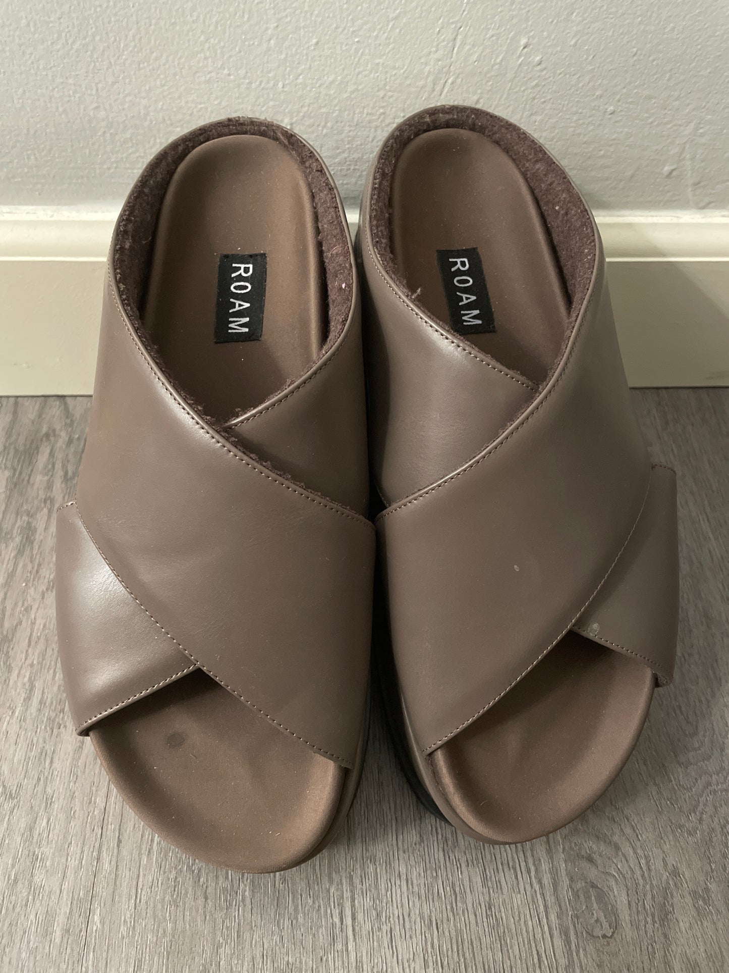 10 ROAM CROSS STACK PLATFORM SANDALS TAUPE VEGAN LEATHER