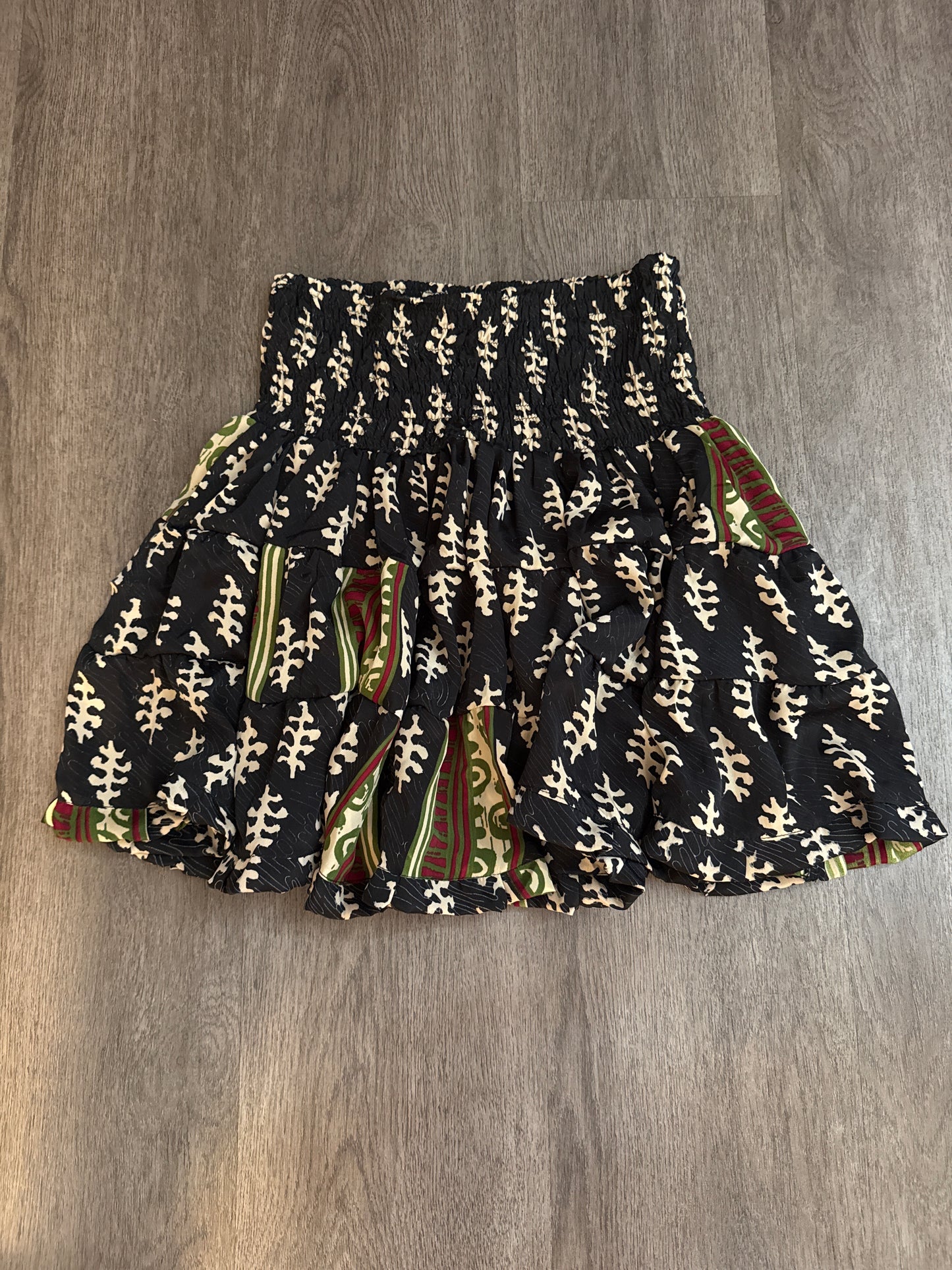 S NWT Earthbound Black/White Pull-On Peasant Skirt