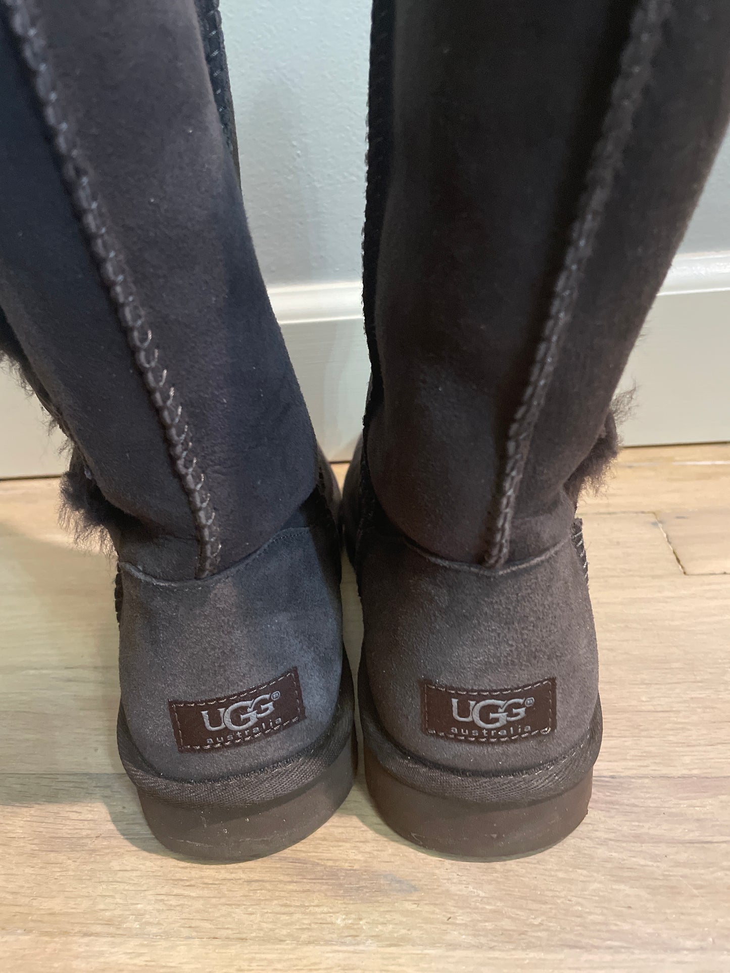 8 UGG Bailey Button Triplet Chocolate