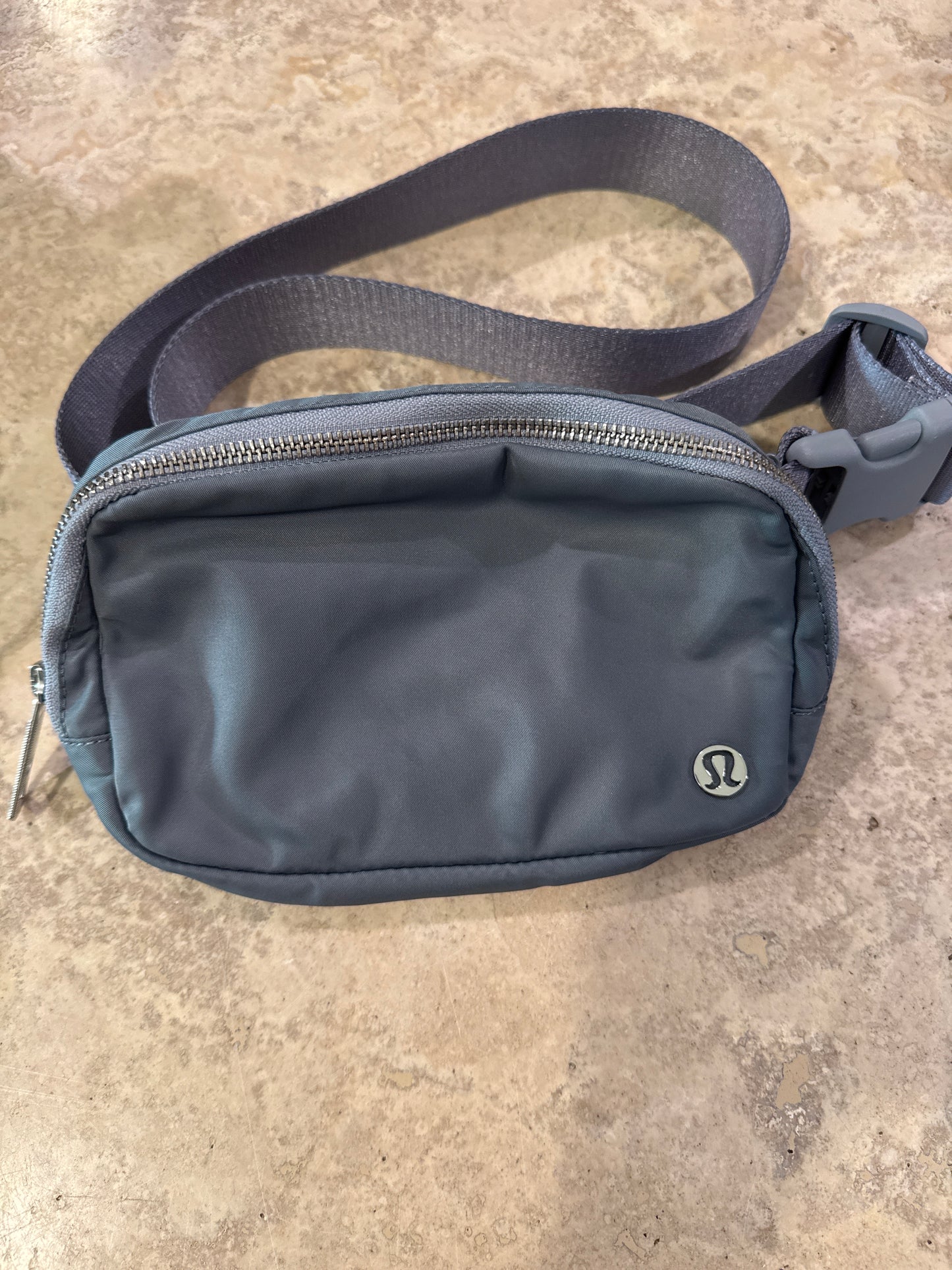 Lululemon Everywhere Beltbag Gray