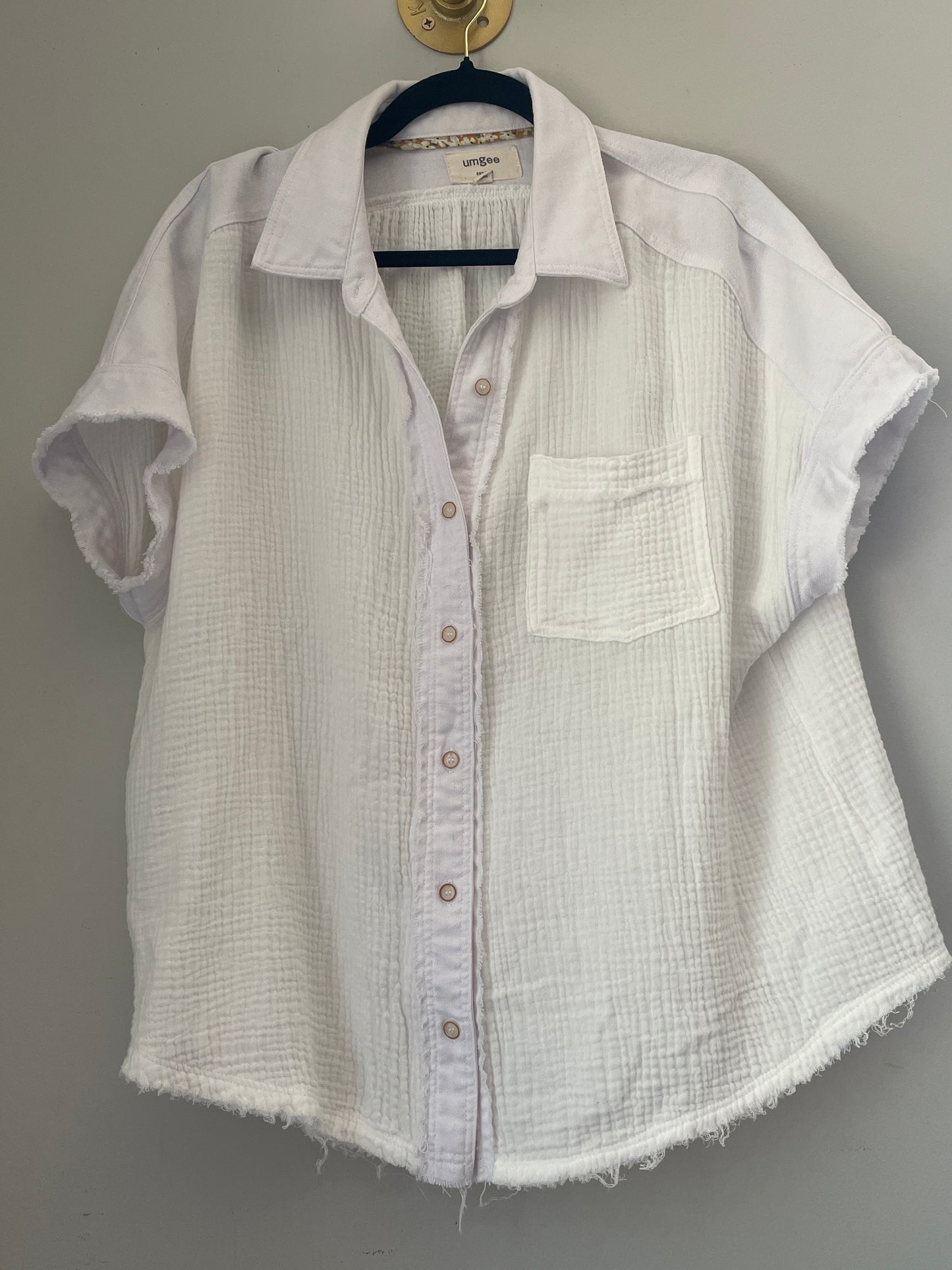 L umgee White Linen Top