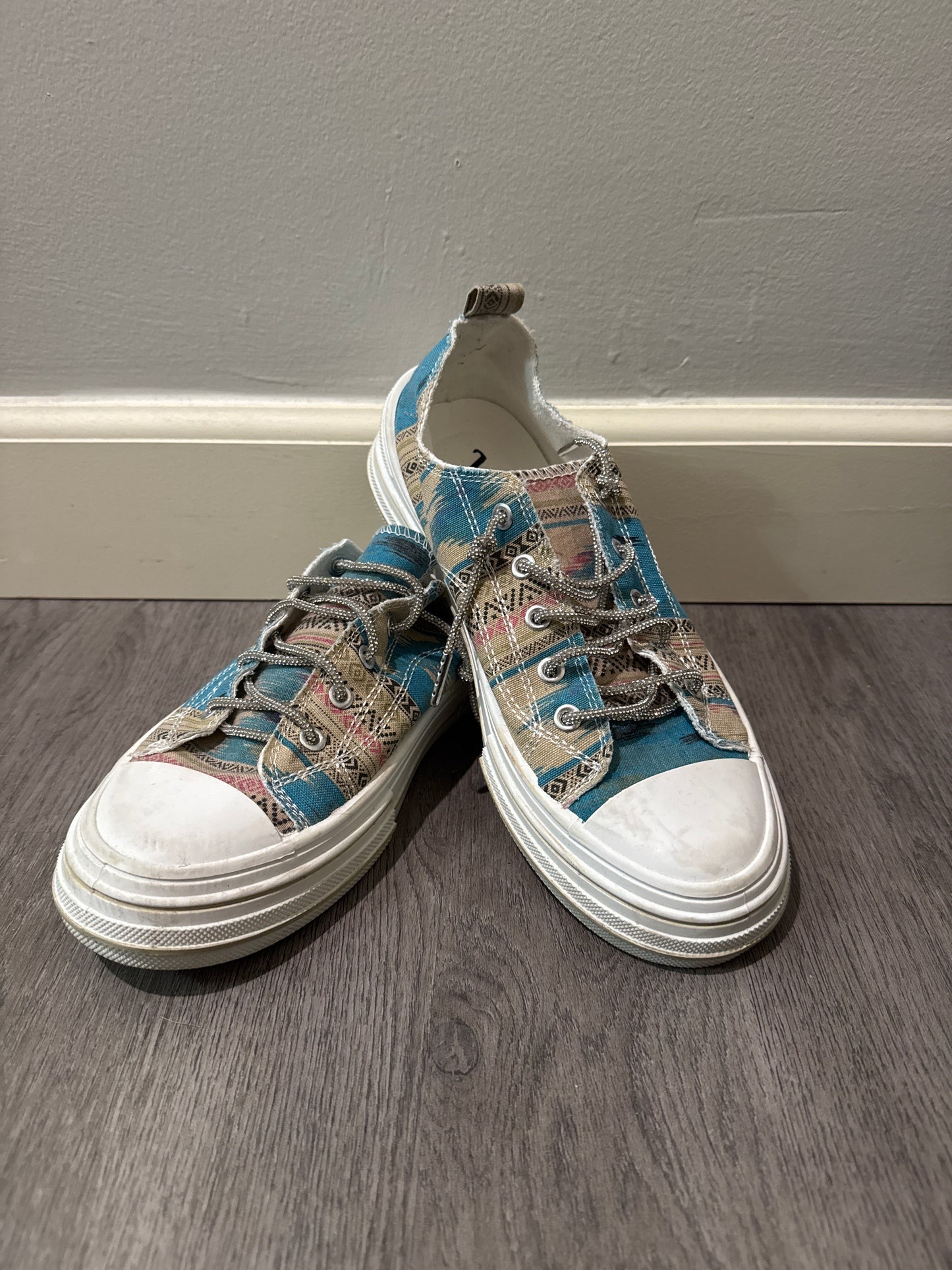 10 Very G Turquoise Aztec Sneaker