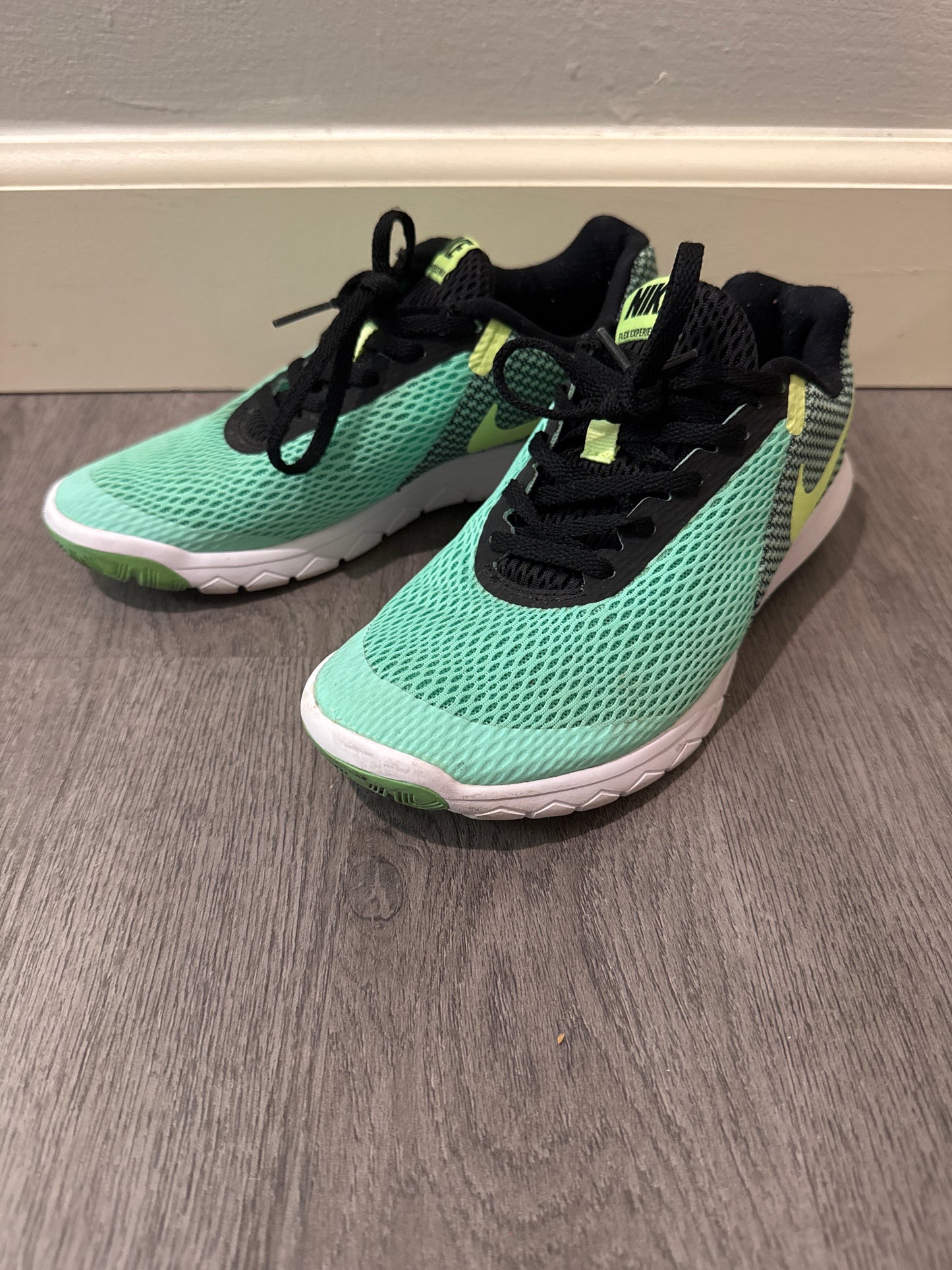 6.5 Nike Flex Teal/Black