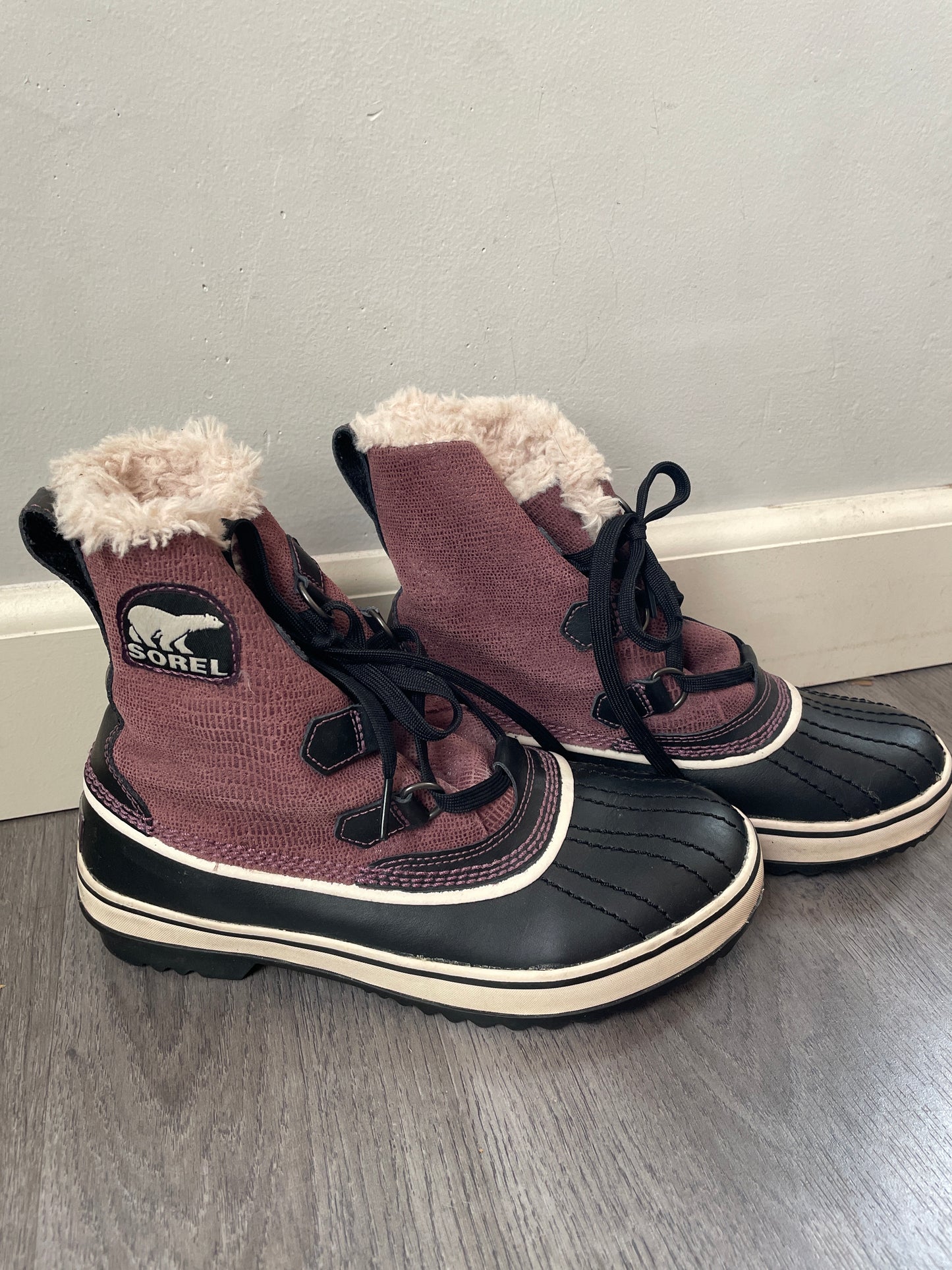 7 Sorel Lace Up Waterproof Snowboot