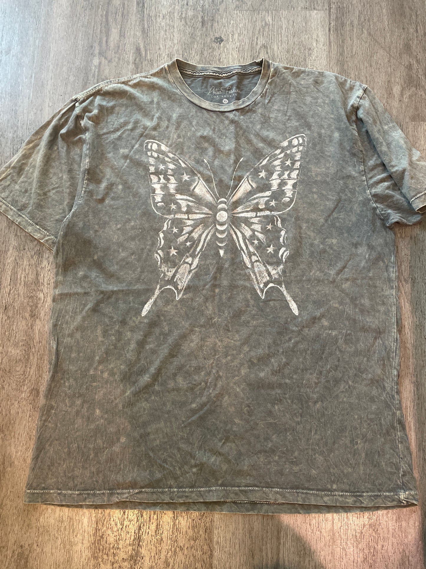 XL Butterfly Graphic Tee