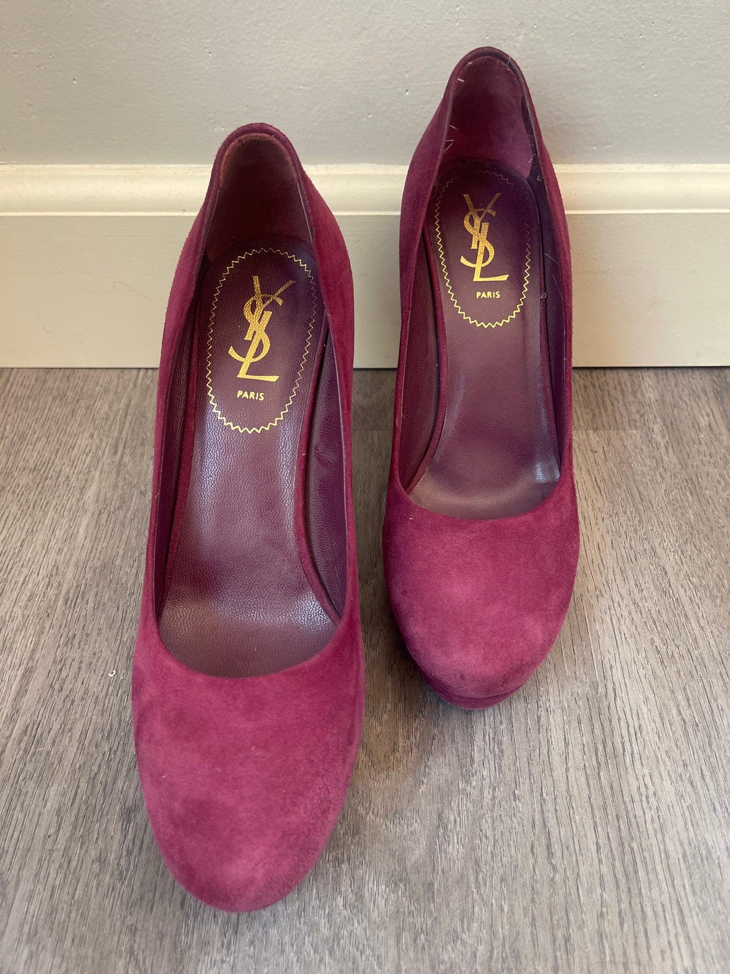 38 1/2 (8) YSL Gisele 80 Suede Platform Pumps