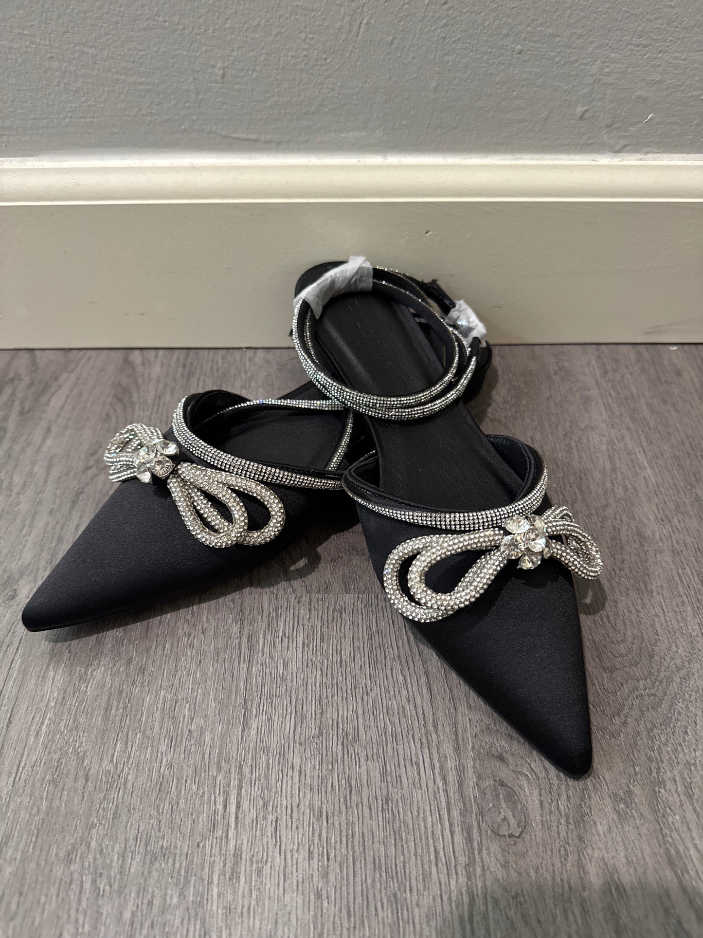 8 NWOT Billini Lainie Black Satin Rhinestone Ankle Wrap Flats