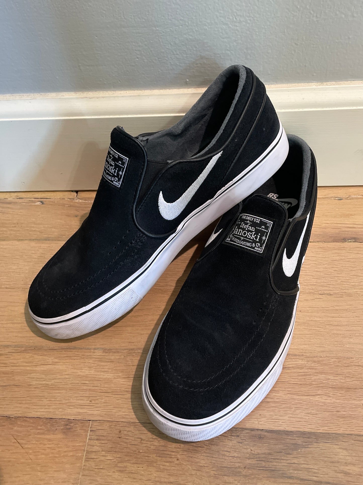 9 (7.5 men’s) Nike SB Zoom Janoski OG+ Slip-On