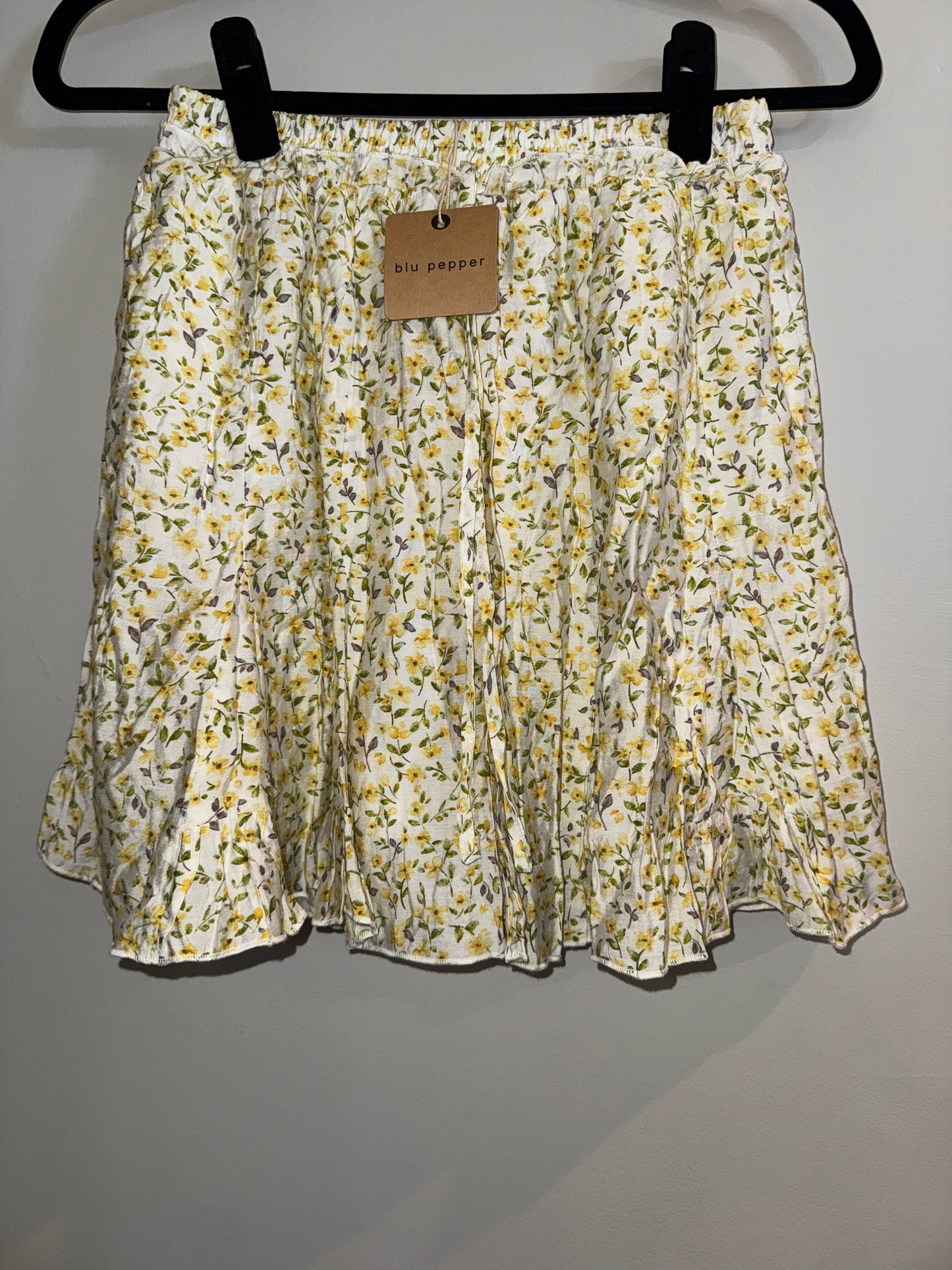 L NWT Blu Pepper Floral skirt