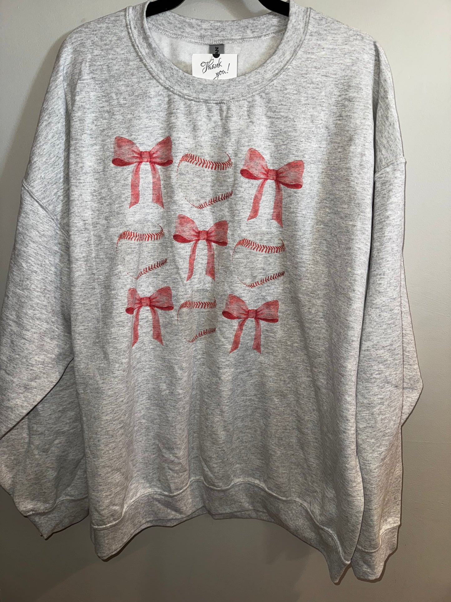 XL NWT Gildan bows and baseball sweatshirt