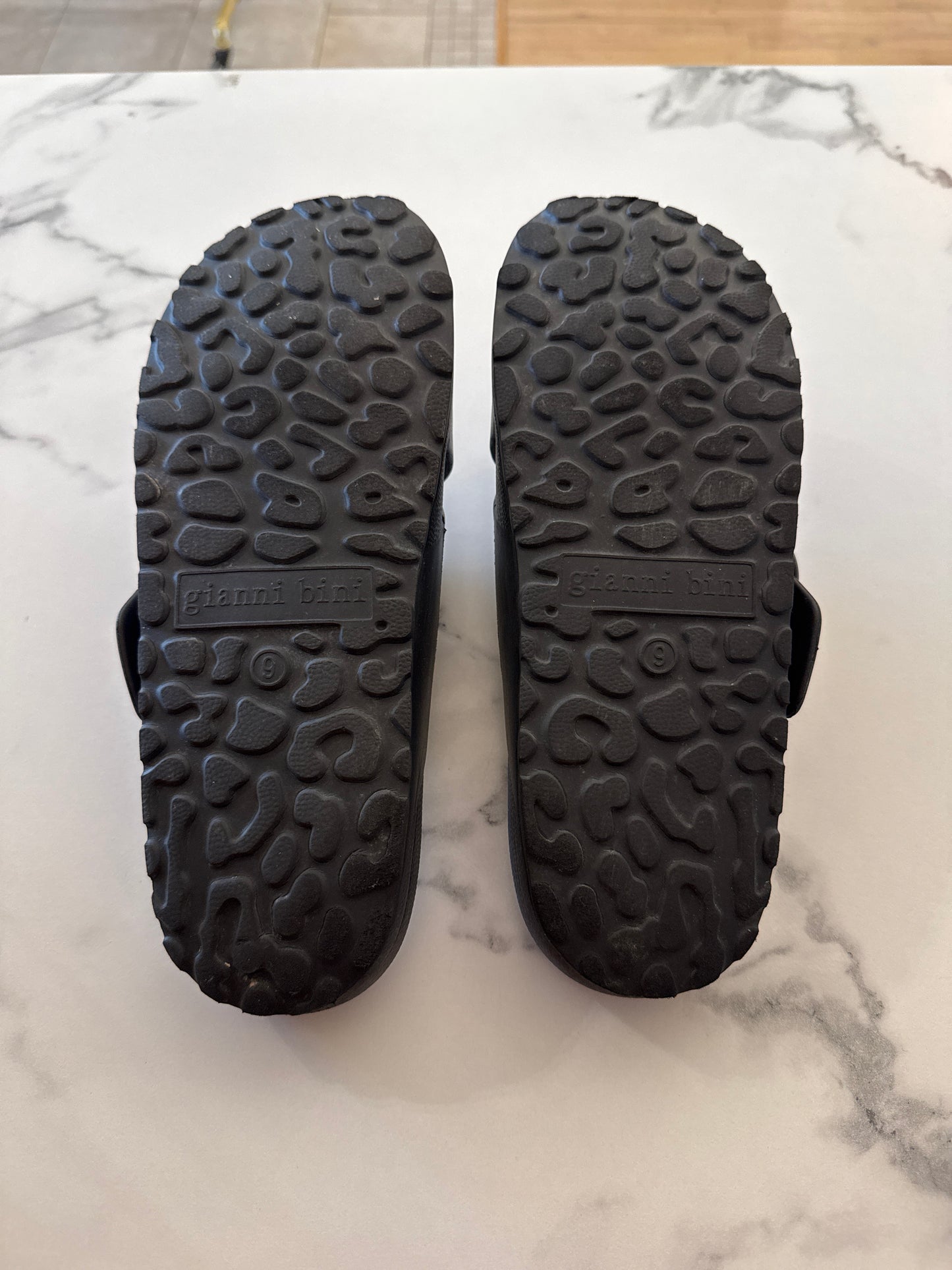 9 Gianni Bini Crisscross Strap Sandals