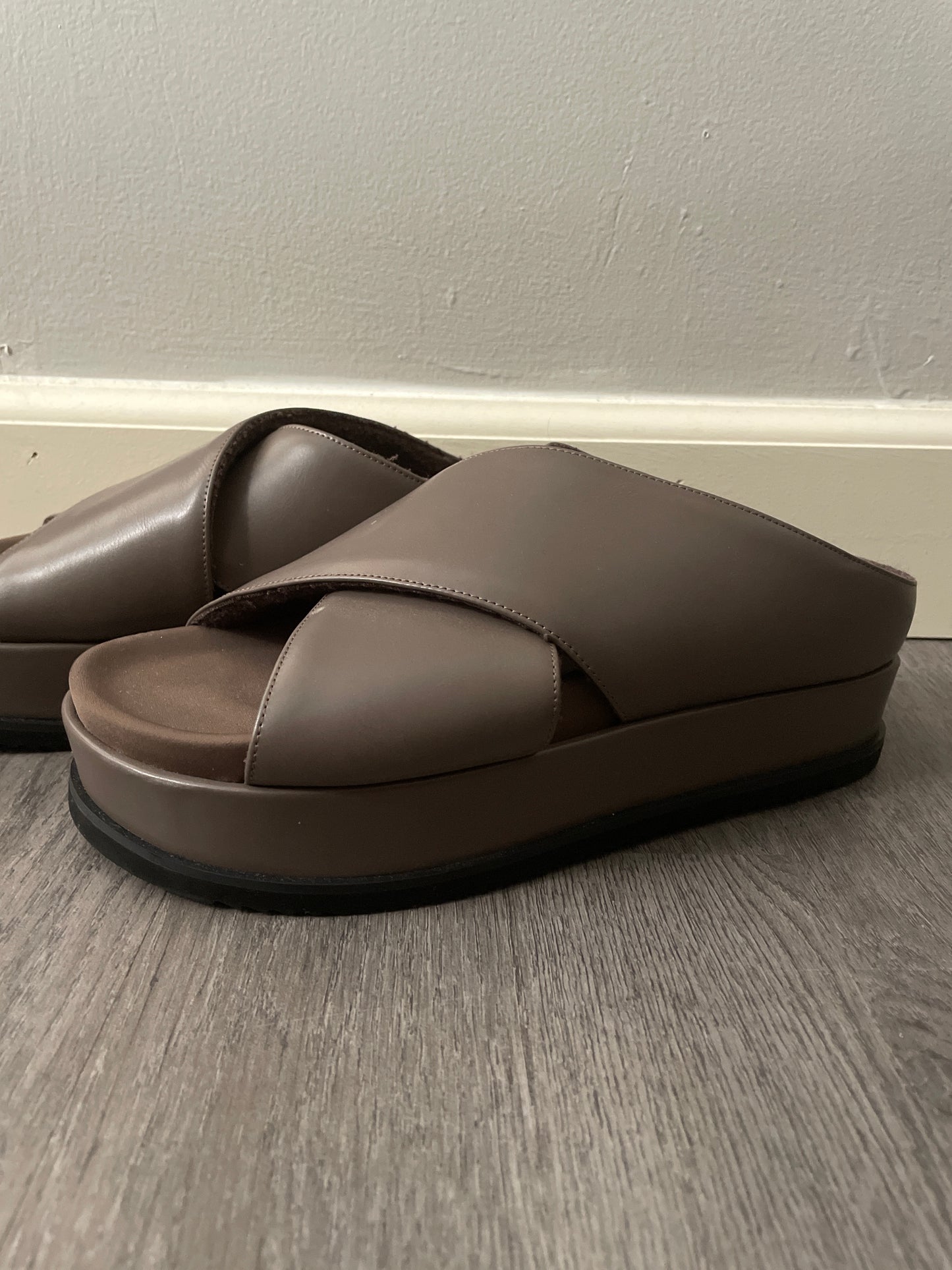 10 ROAM CROSS STACK PLATFORM SANDALS TAUPE VEGAN LEATHER