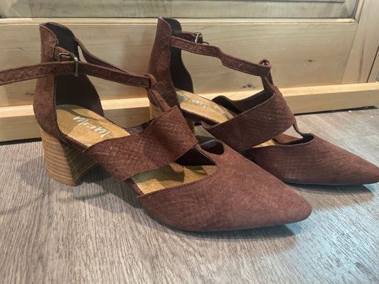 MiiM Cutout Ankle Strap Heeled Booties – Rust