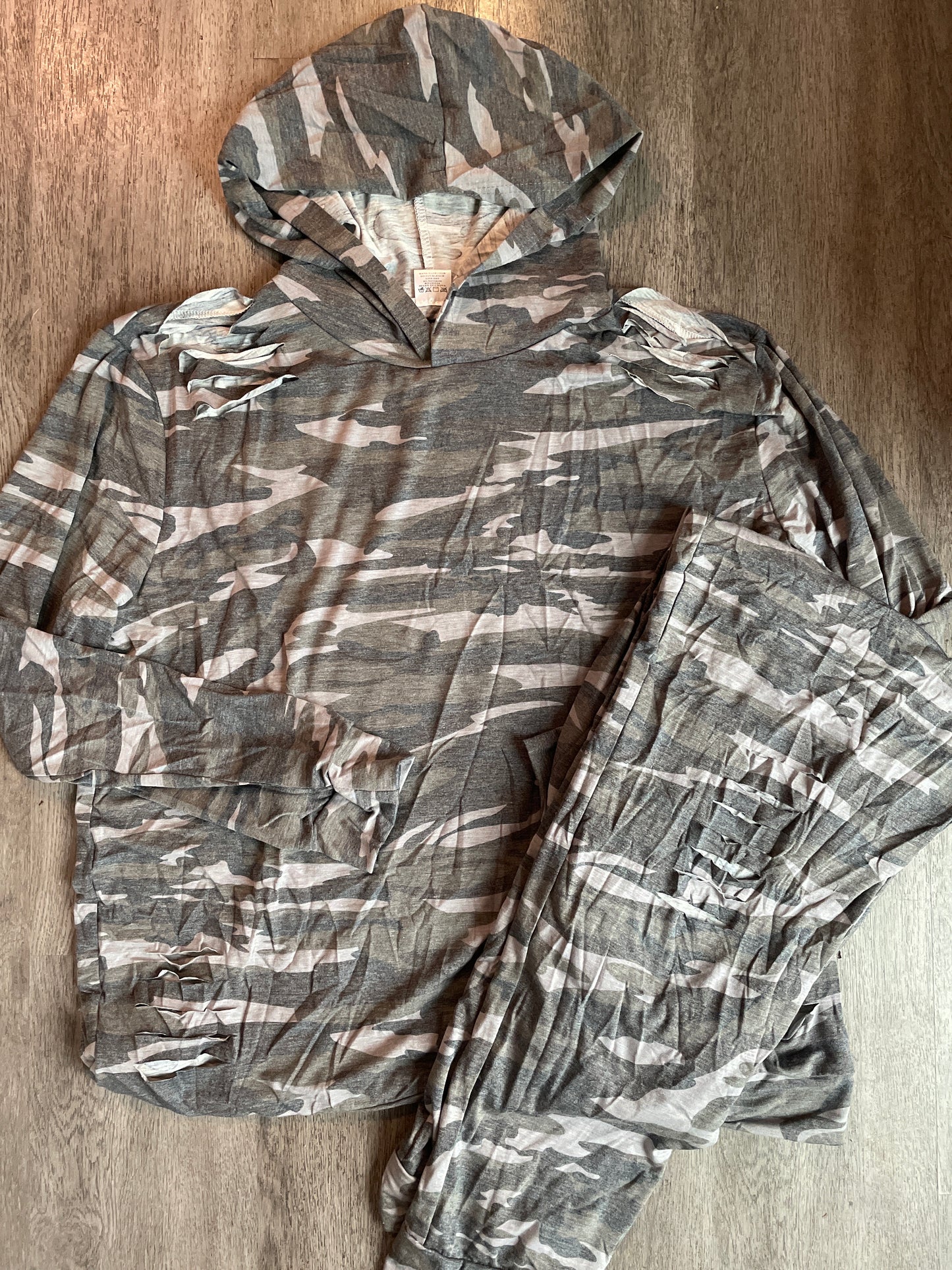 1X NEW Camo Distressed Set