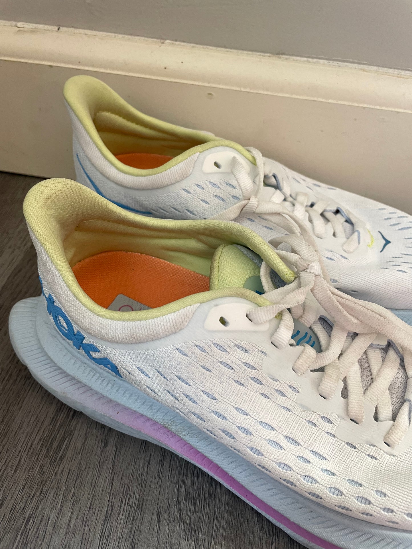 6 White/Ice Blue Kawana Hoka Sneaker