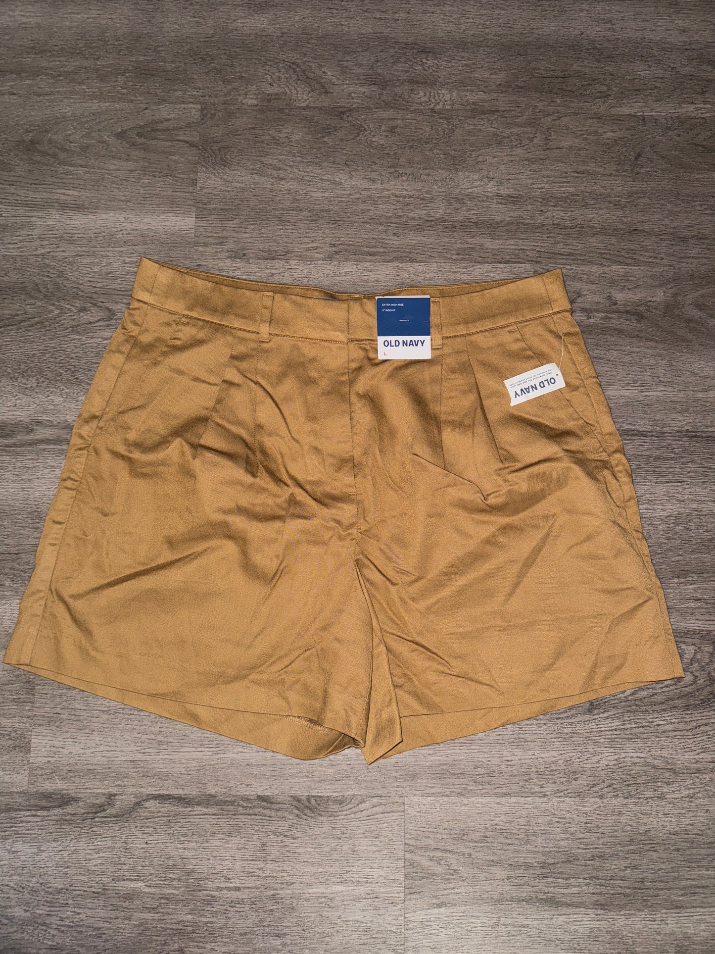 L NWT Old Navy Khaki Pleated Shorts