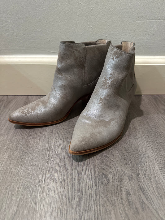 7.5 Sole Society Gray Distressed Booties