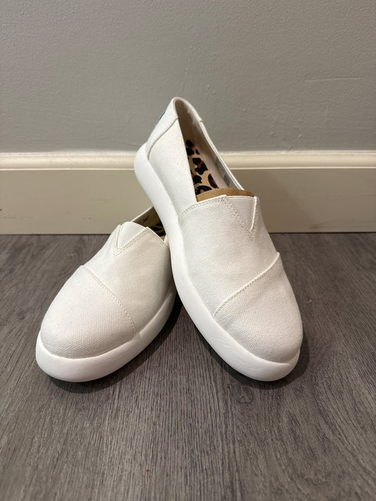 9.5 NWOT TOMS White Canvas Slip On