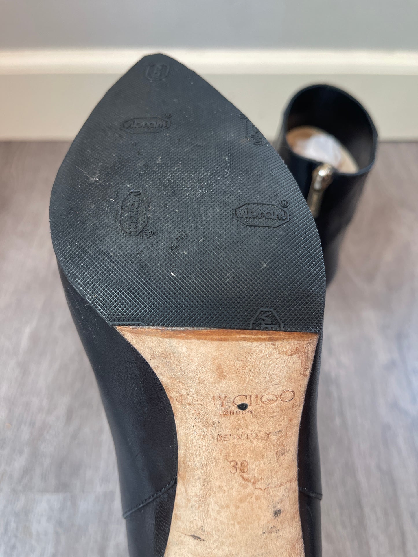 39 (8) Jimmy Choo Black Leather Heeled Boot
