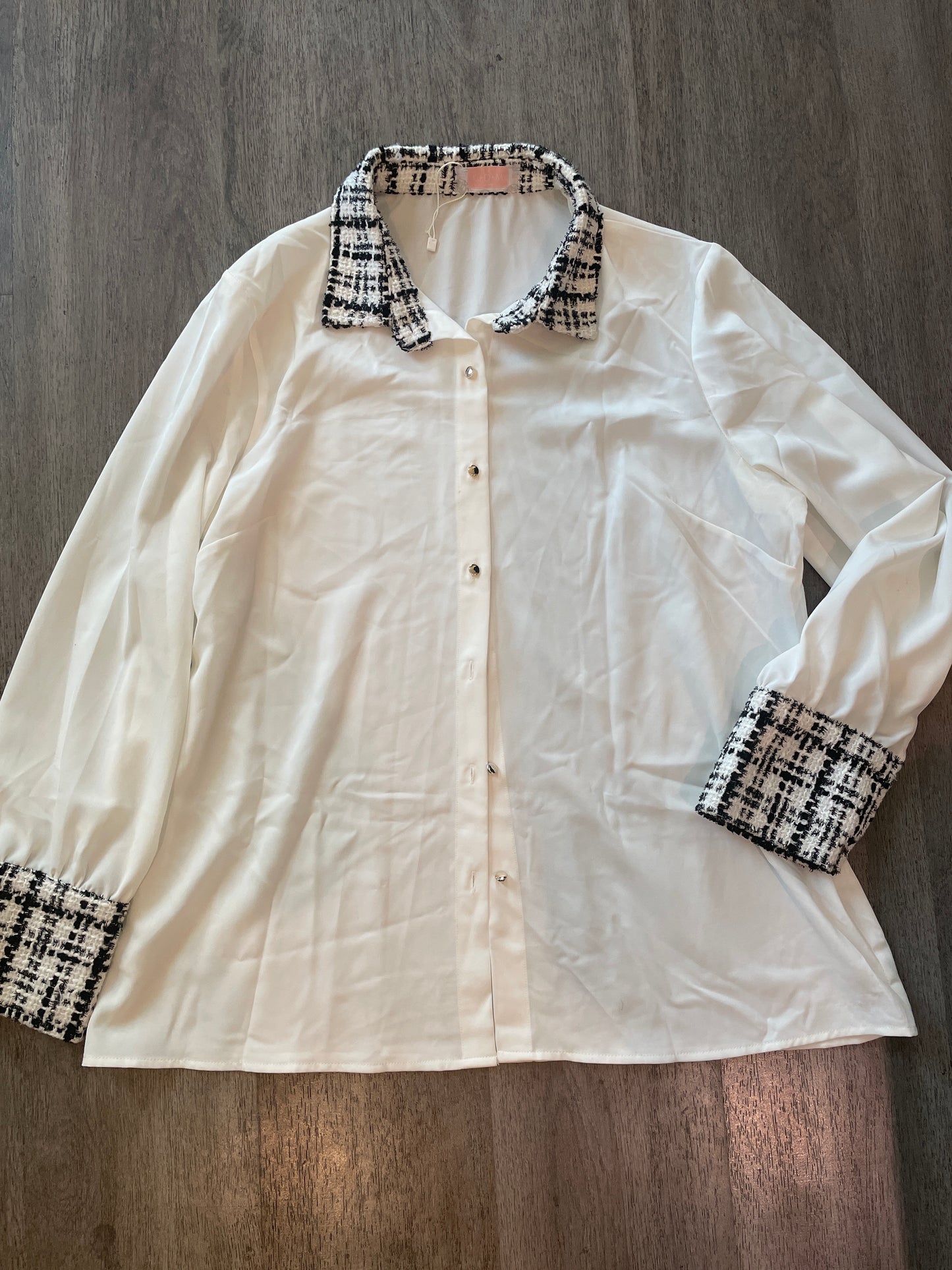 XL Chic Contrast Collar Button Down Blouse – Cream & Tweed Trim