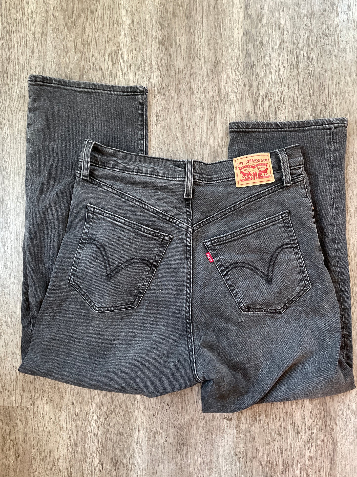 31 Levi’s Black Ribcage Straight Ankle Jean