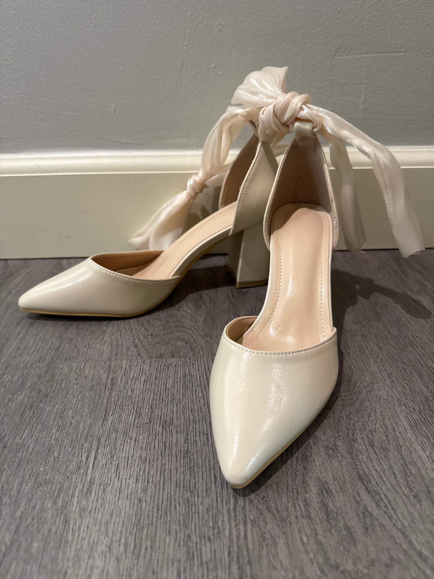 37 (6.5-7) Cream Ribbon Tie Heels