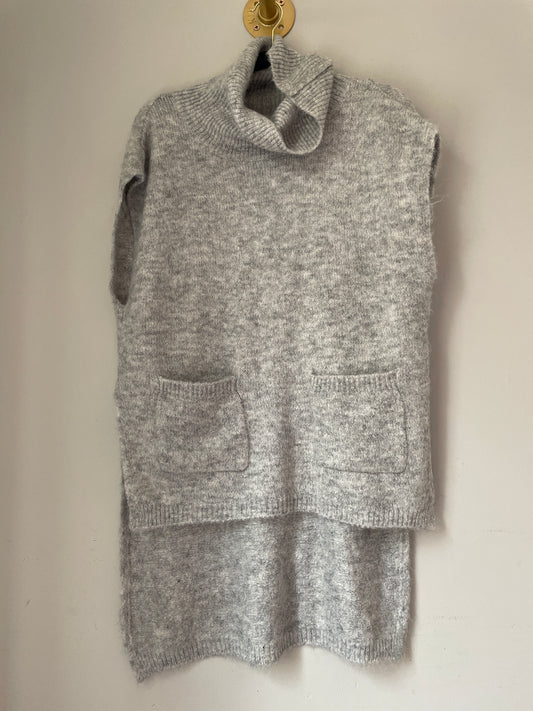 S escape Turtleneck Sweater Vest