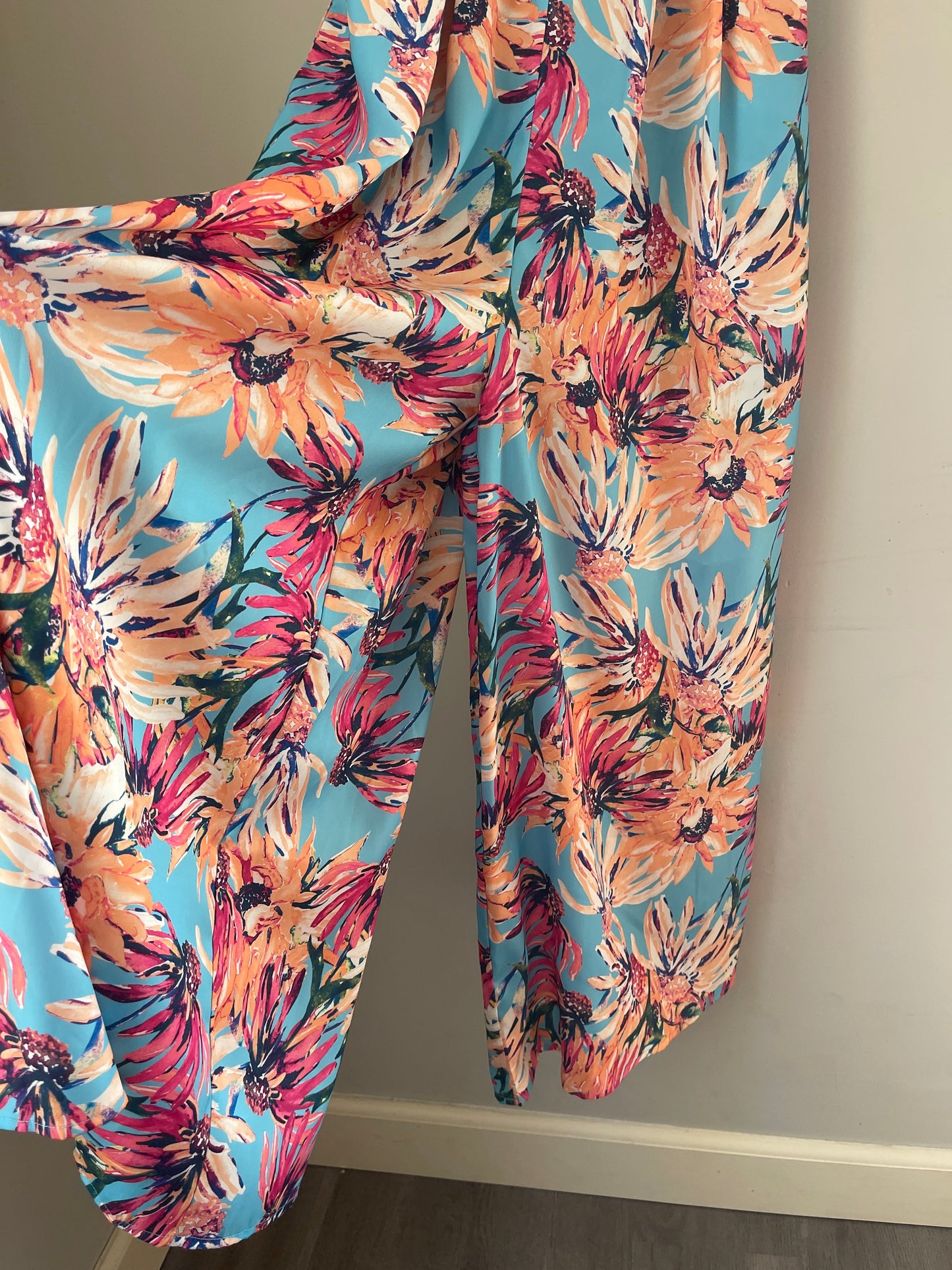 S NWT entro Blue Floral Romper