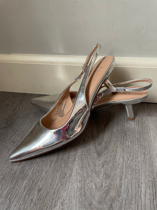 8 a new day Silver Pumps