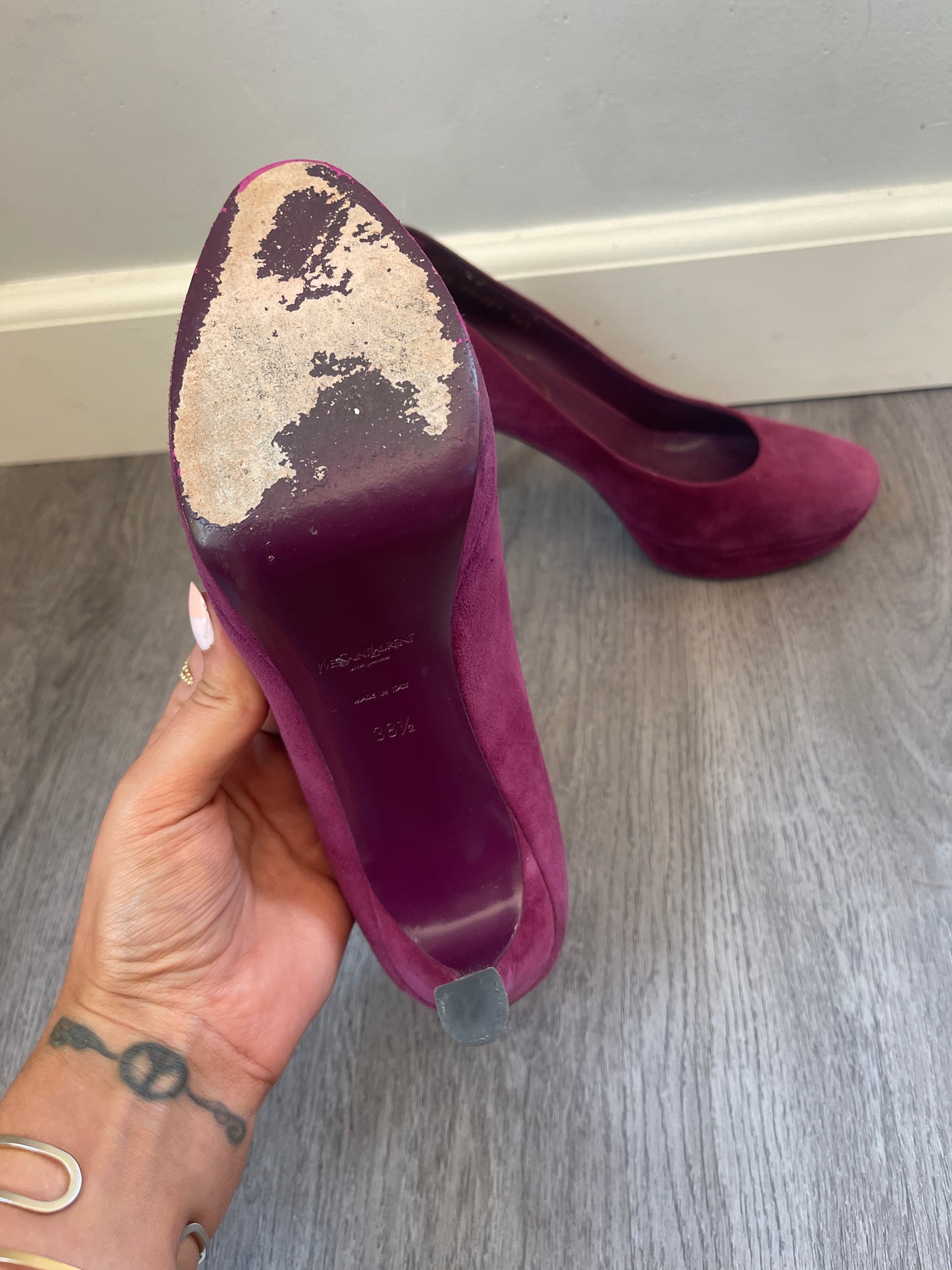 38 1/2 (8) YSL Gisele 80 Suede Platform Pumps