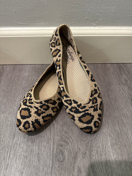 7.5 Skechers Leopard Flats