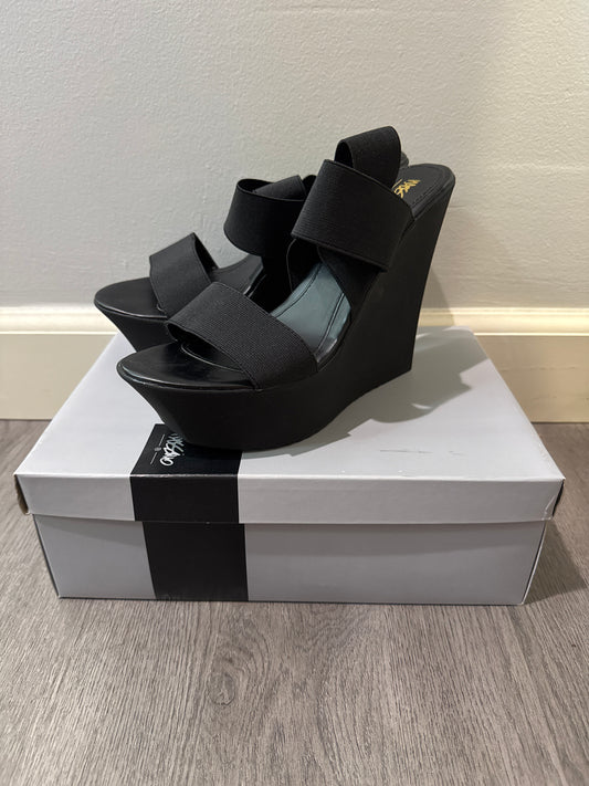 9 Massimo Black Platform Sandal