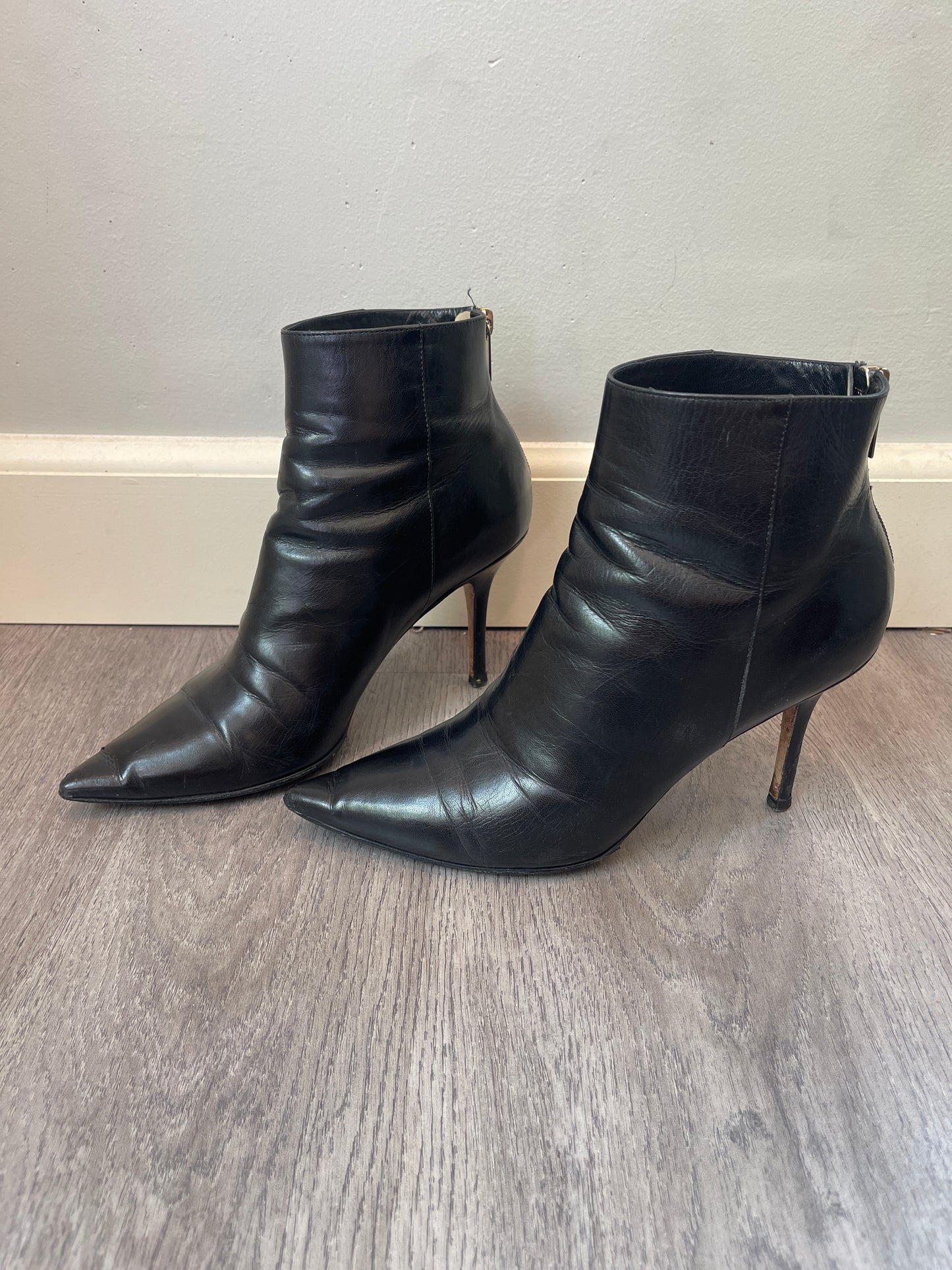 39 (8) Jimmy Choo Black Leather Heeled Boot