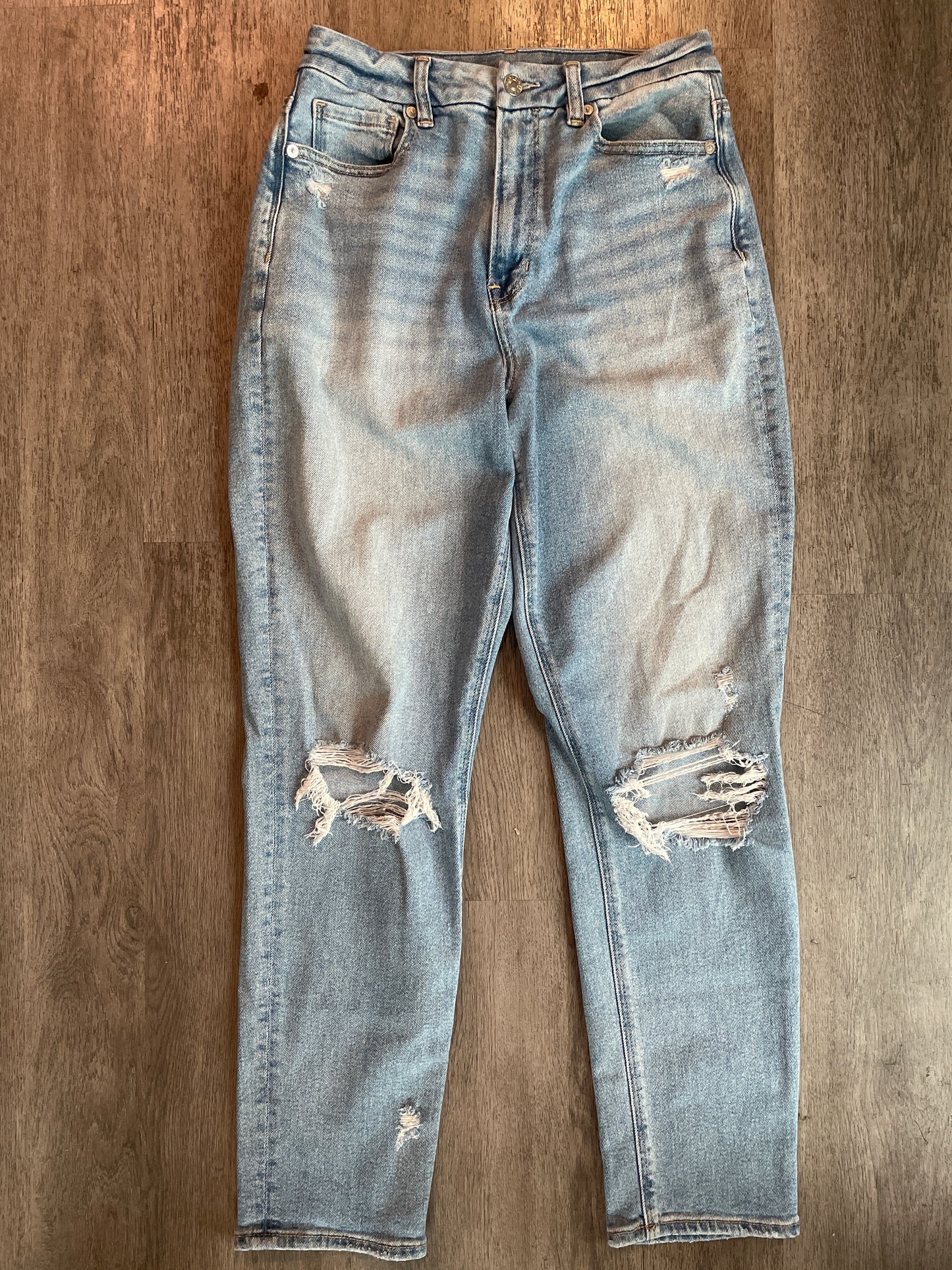 6 American Eagle Distressed Curvy Mom Jean