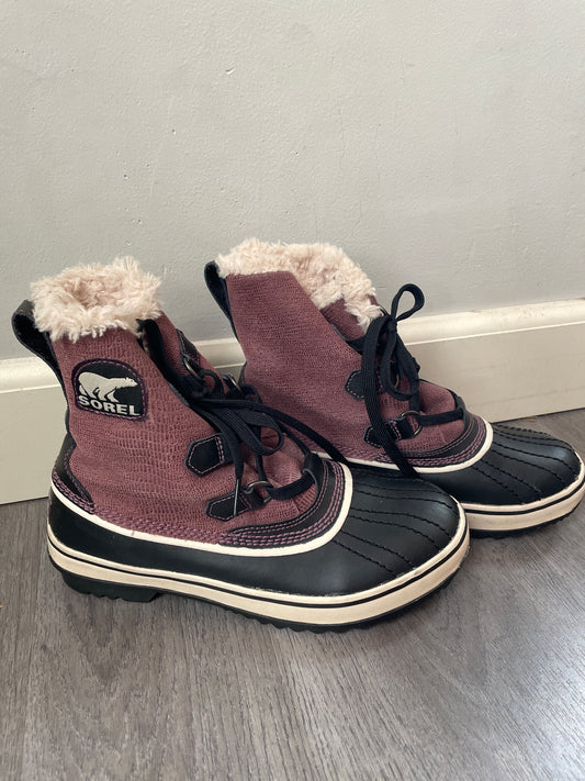 7 Sorel Lace Up Waterproof Snowboot