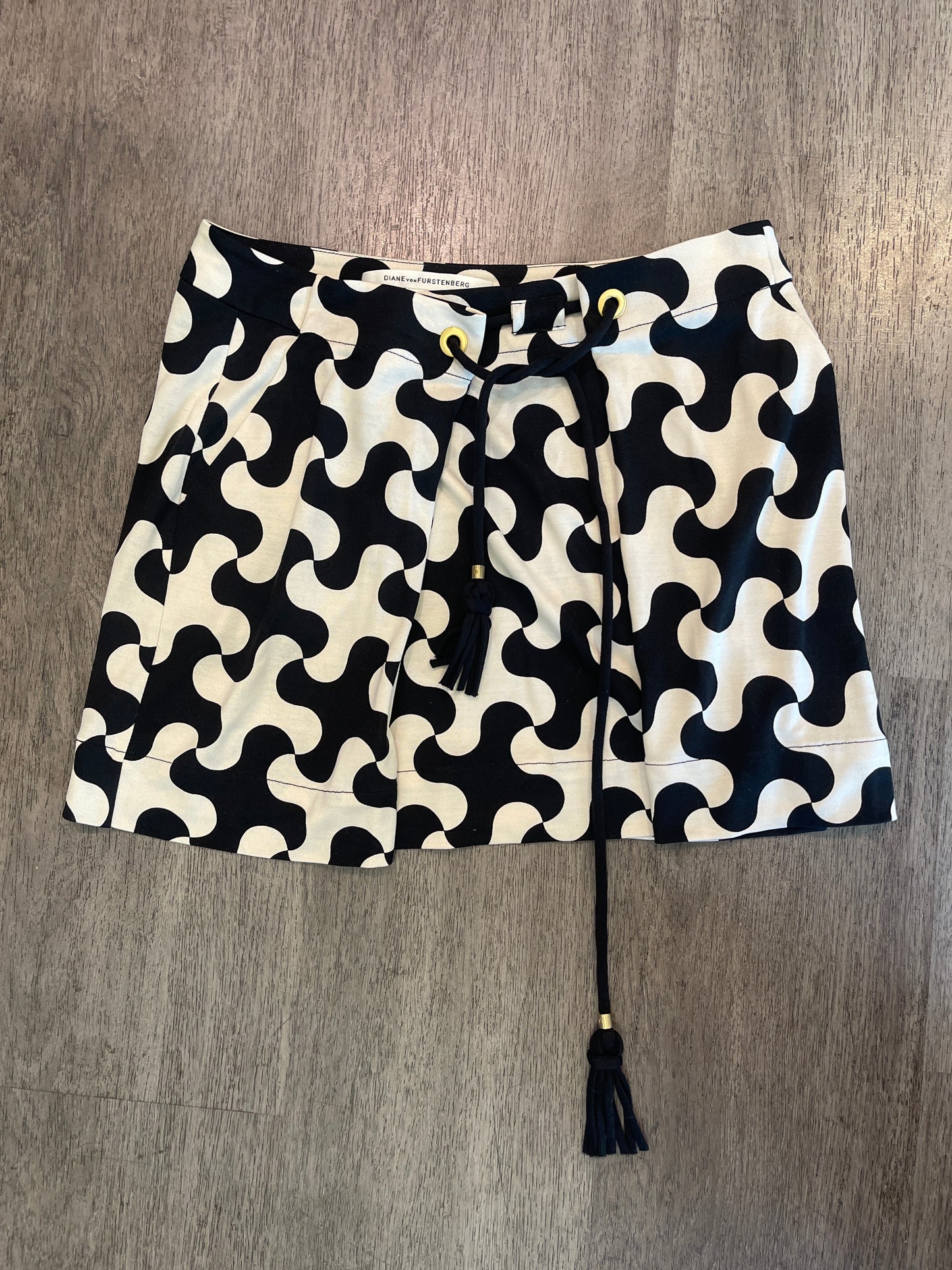 2 Diane Von Furstenberg Black White Mini Skirt