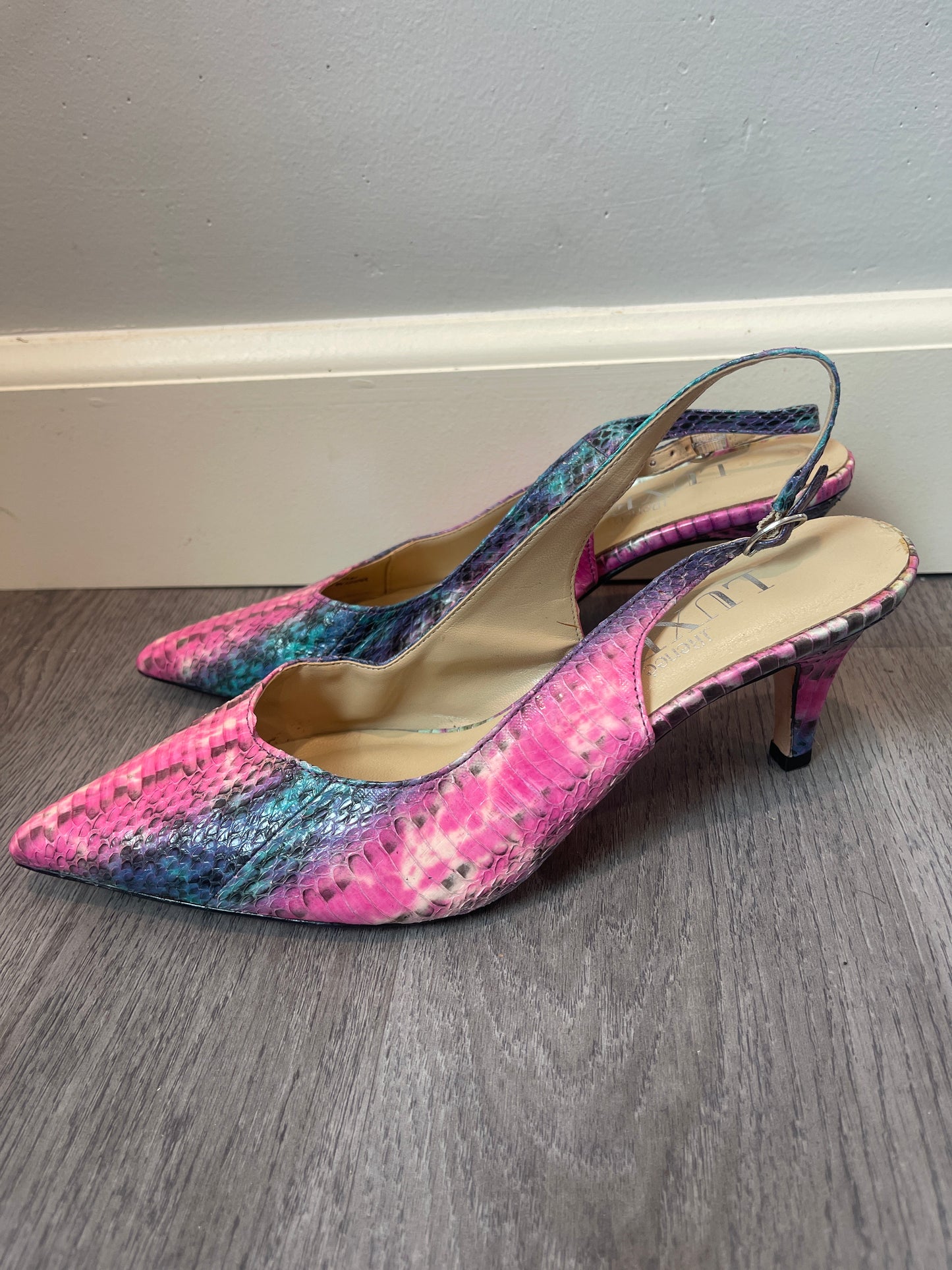 8.5 J Renee Snakeskin Slingback