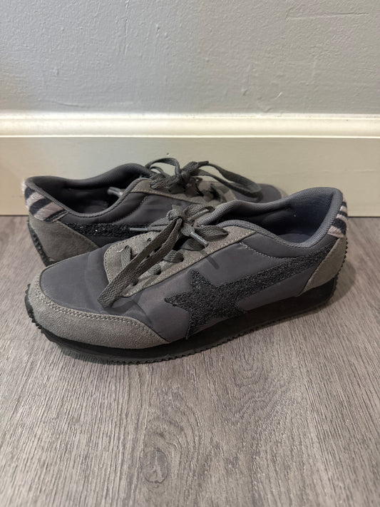 7.5 Very G Gray Star Sneaker