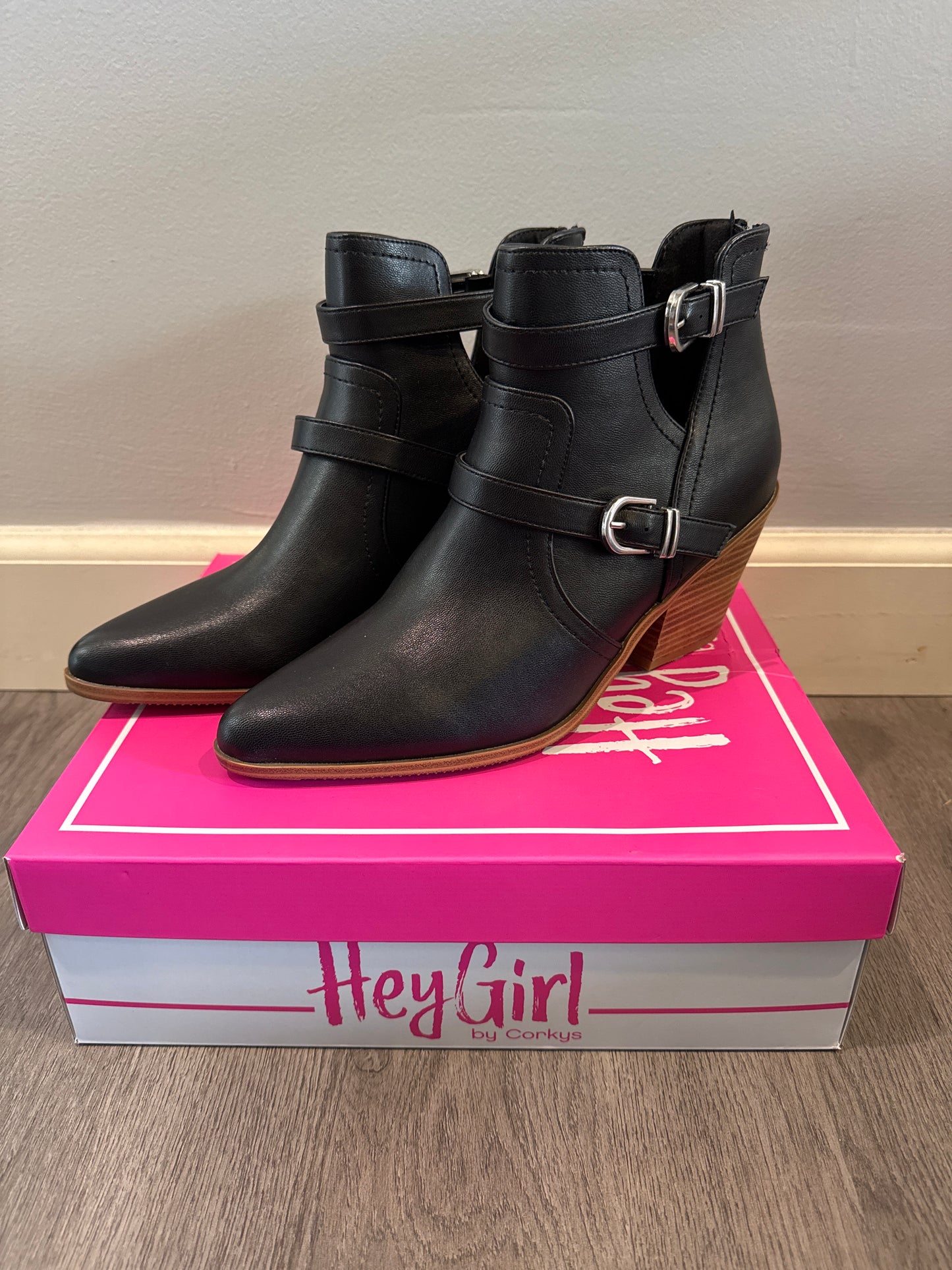 10 NWOT Hey Girl by Corkys Black Ankle Booties