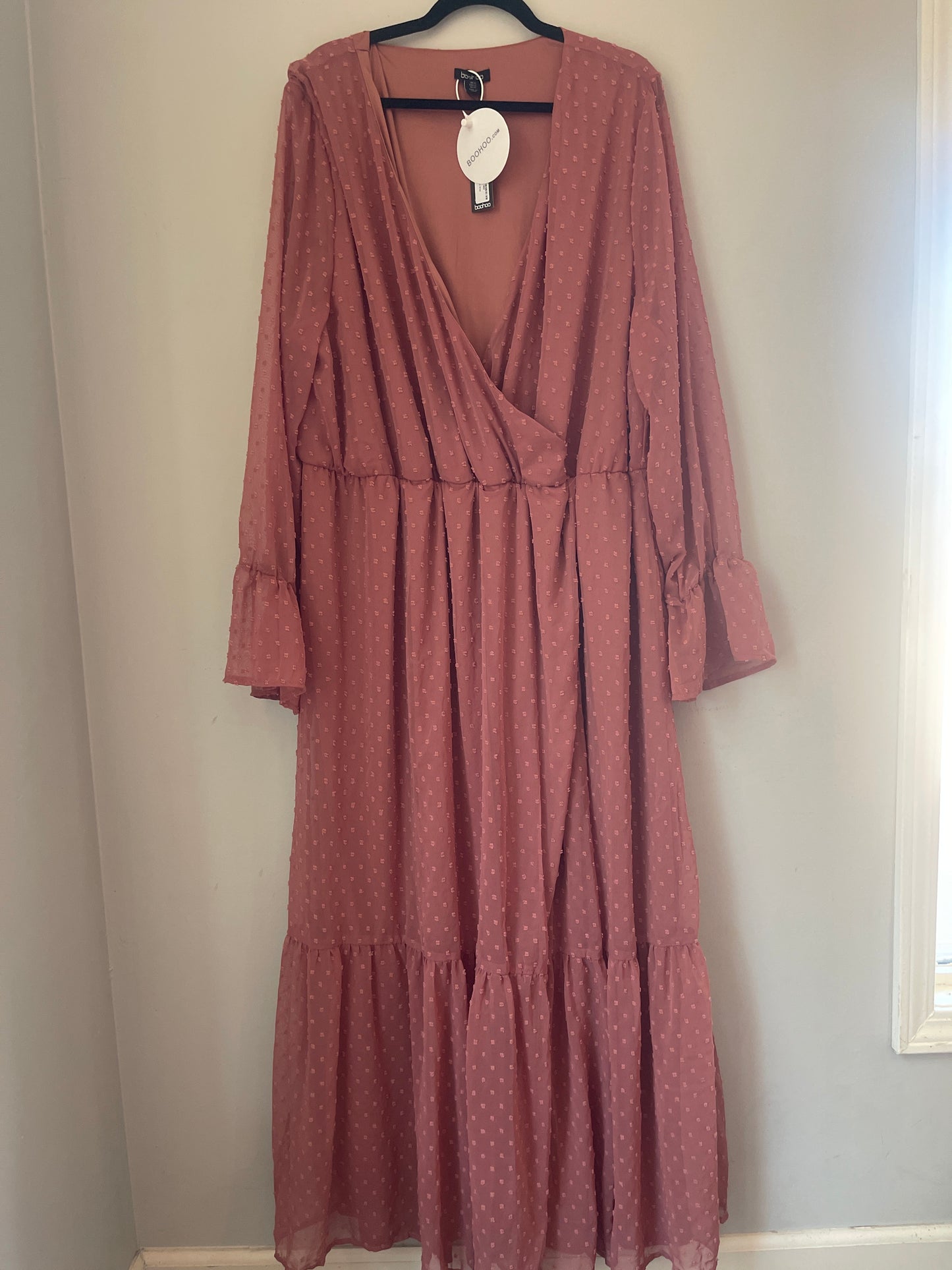 22 NWT boohoo Mauve Swiss Dot Maxi