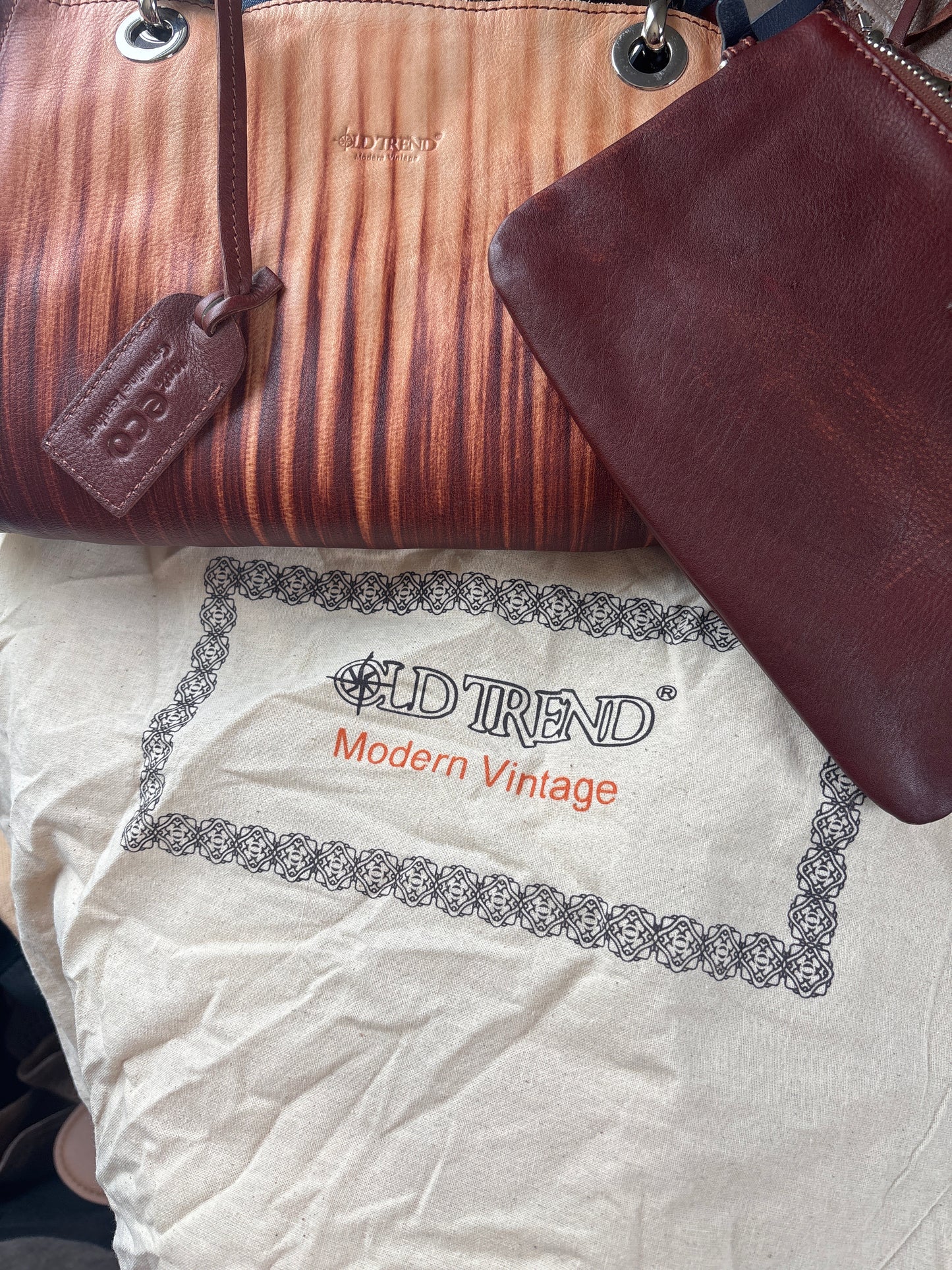 Old Trend Barracuda Tote Wallet Dustbag