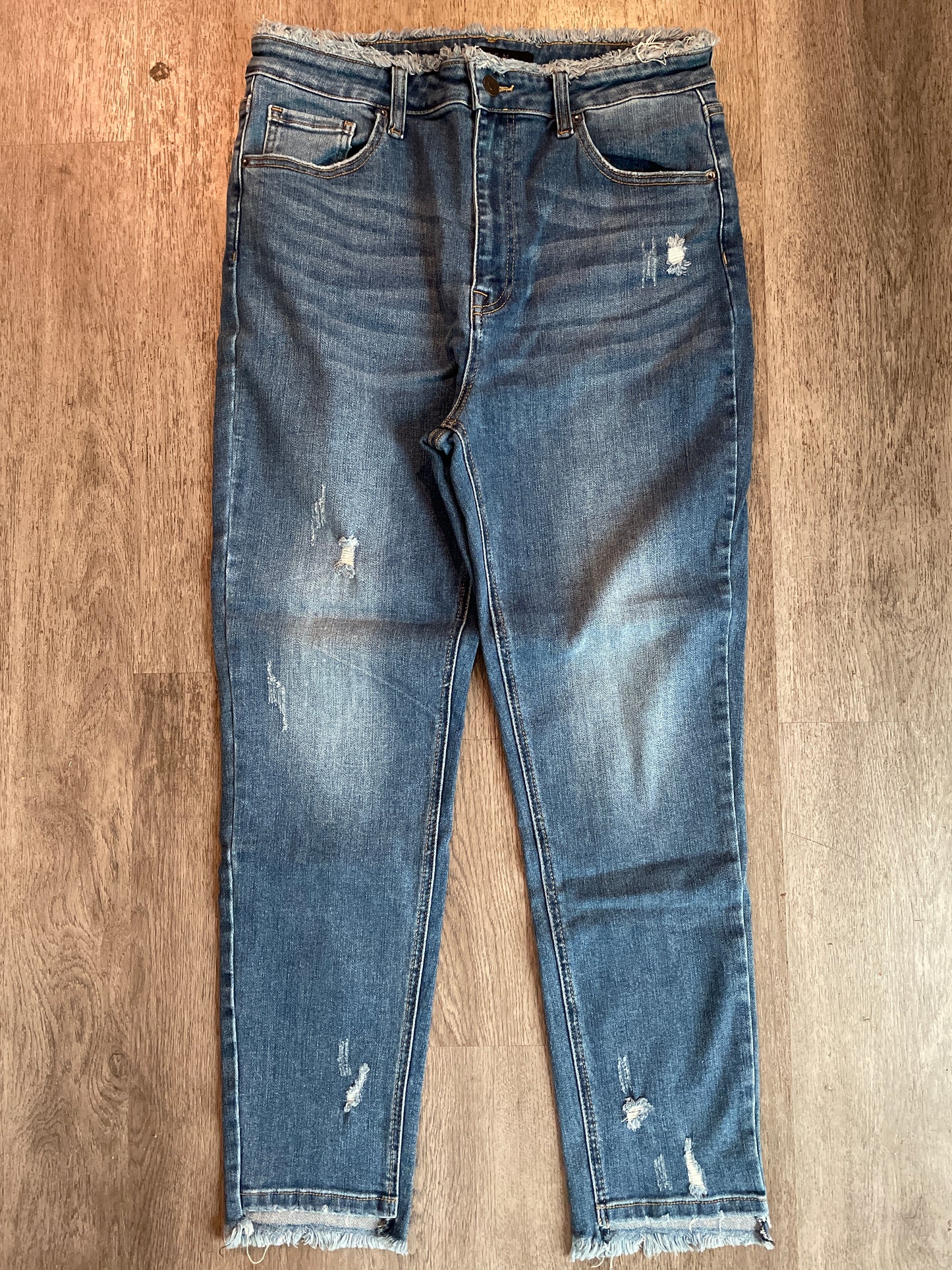 32 RISEN Frayed Waist Skinny Jean
