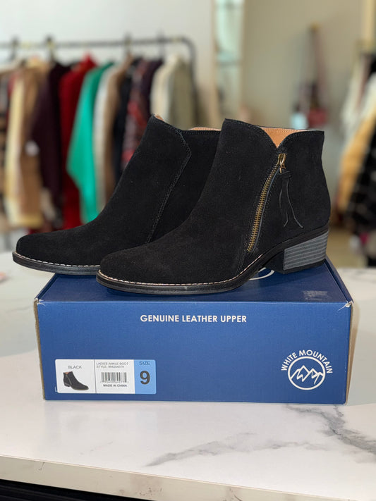 9 White Mountain Black Suede Leather Ankle Boots