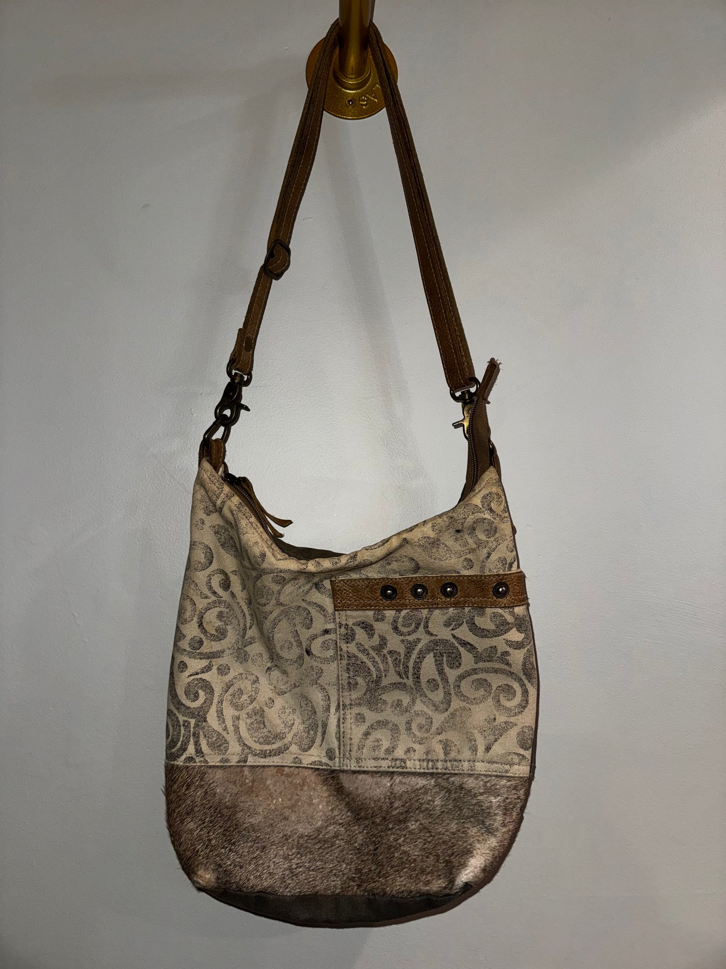 Myra Bag western-style shoulder bag made of upcycled canvas and cowhide leathe