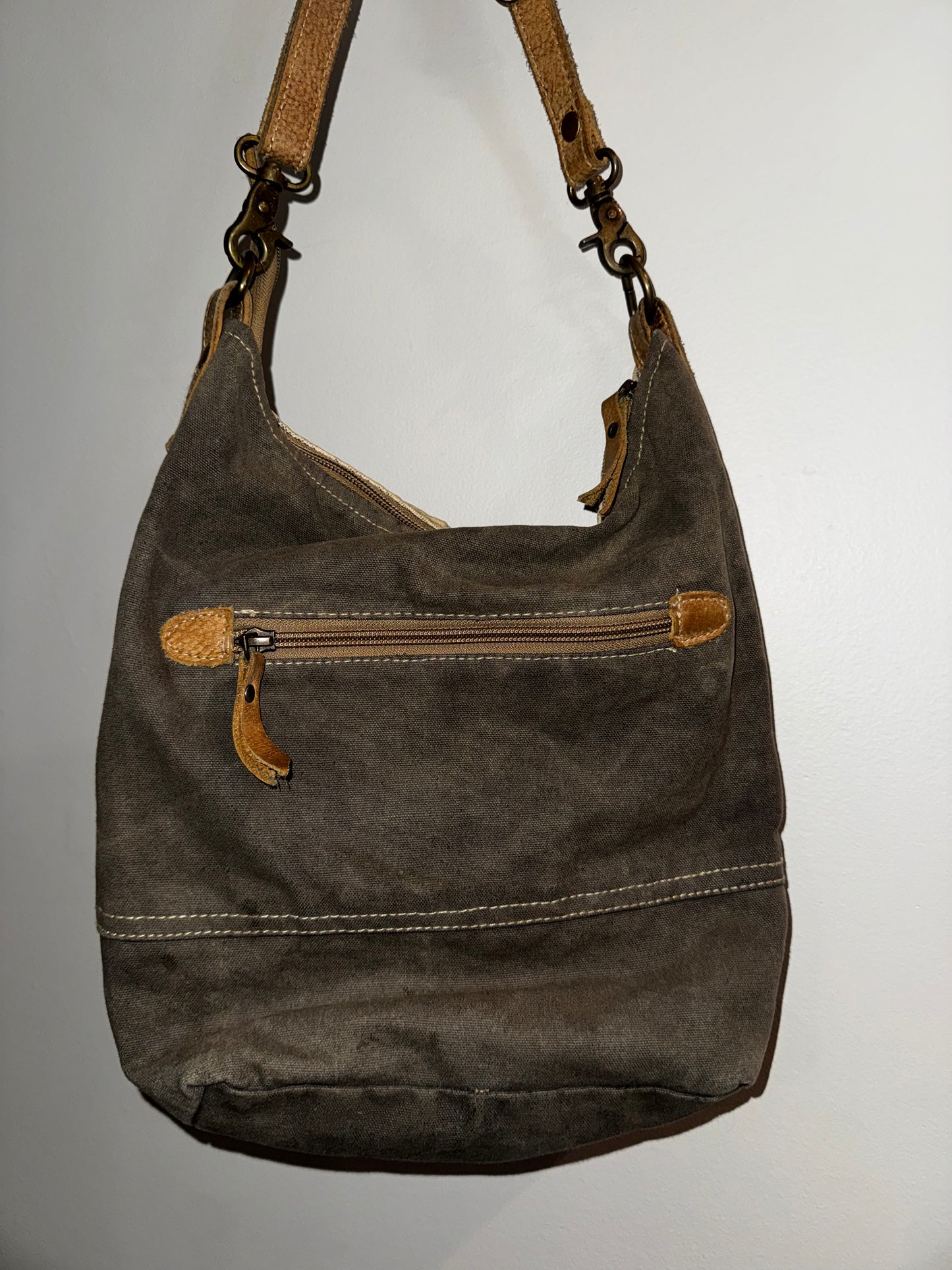 Myra Bag western-style shoulder bag made of upcycled canvas and cowhide leathe