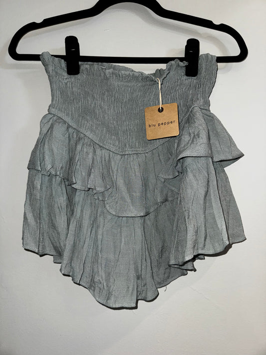 M NWT Blu Pepper green ruffled shorts