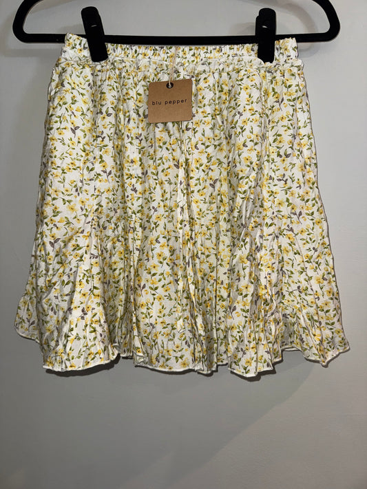 S NWT Blu Pepper Floral skirt